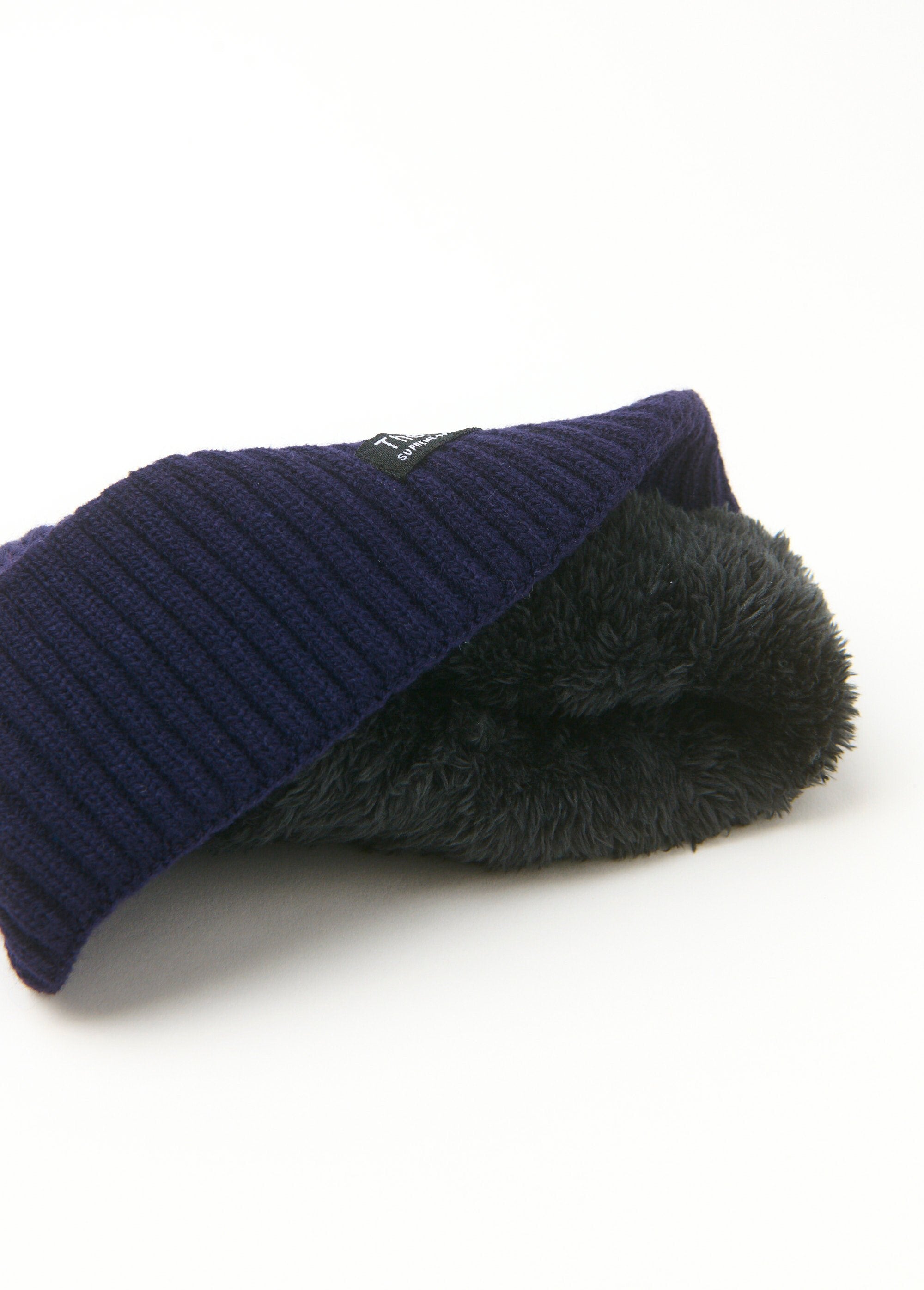 Gorro_de_punto_con_solapas_y_forro_polar_Marine_AP1_slim