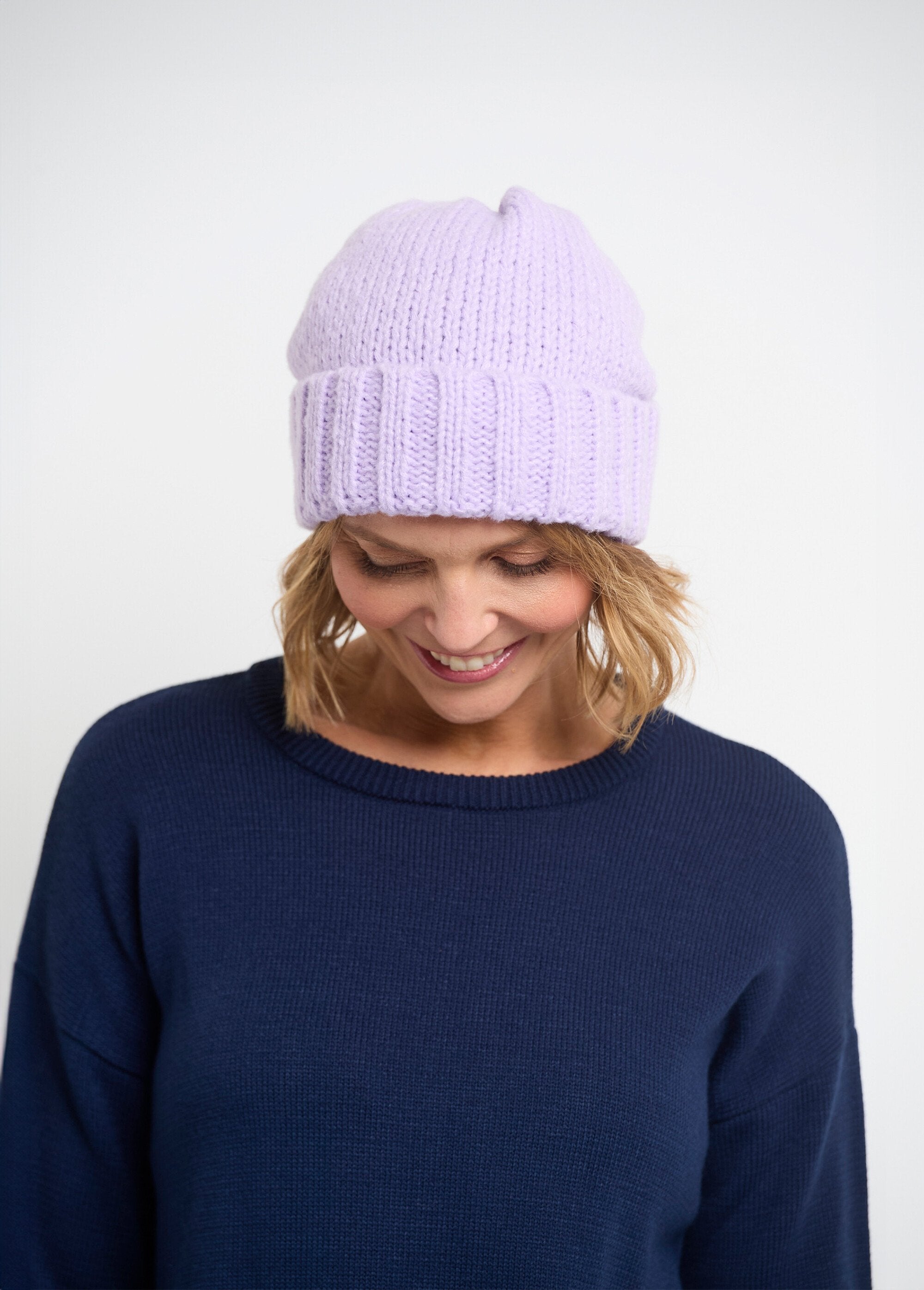 Gorro_de_punto_grueso_con_puño_Mauve_DE1_slim