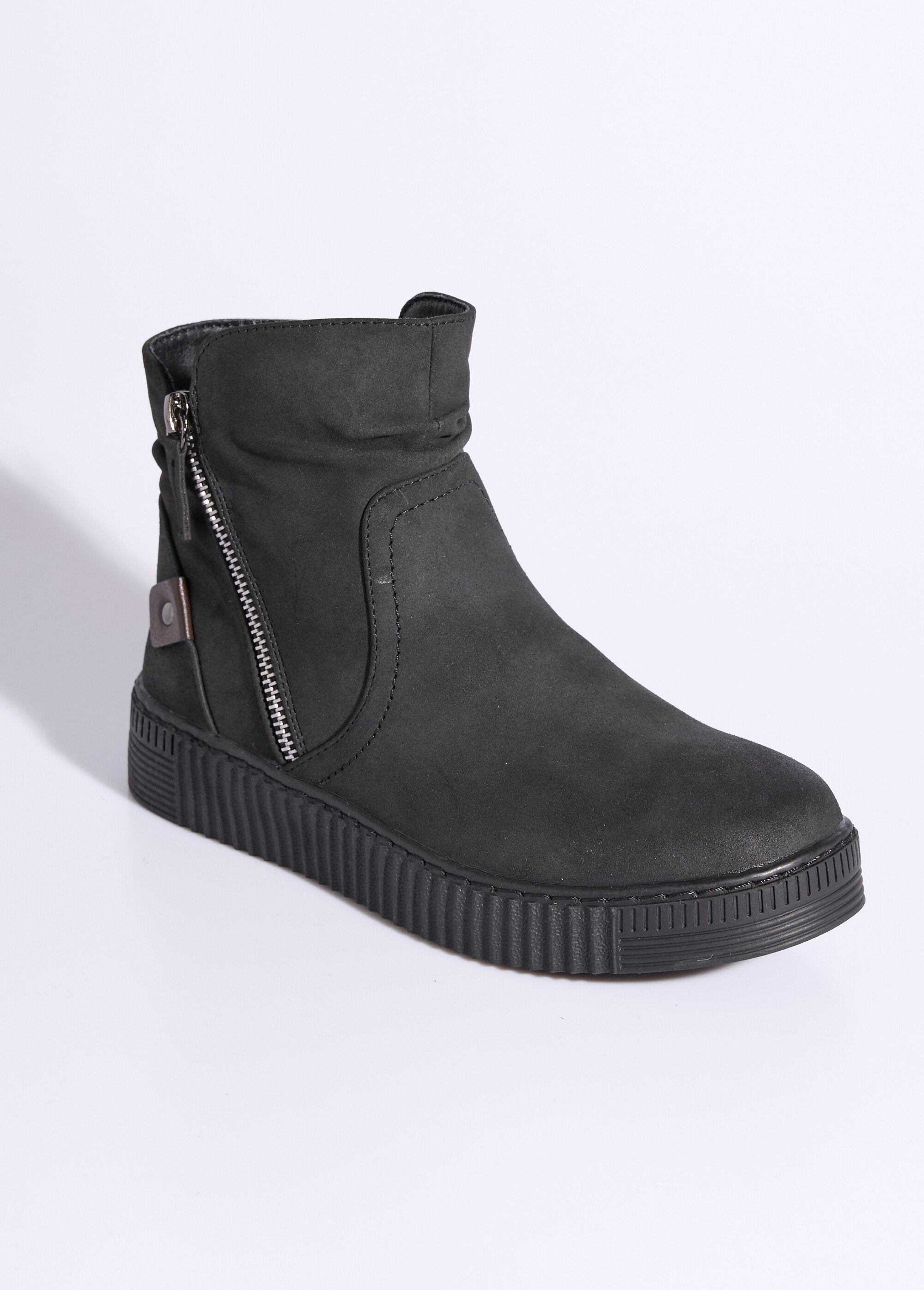 Botas_de_ante_con_suela_de_cuña_Negro_FA1_slim