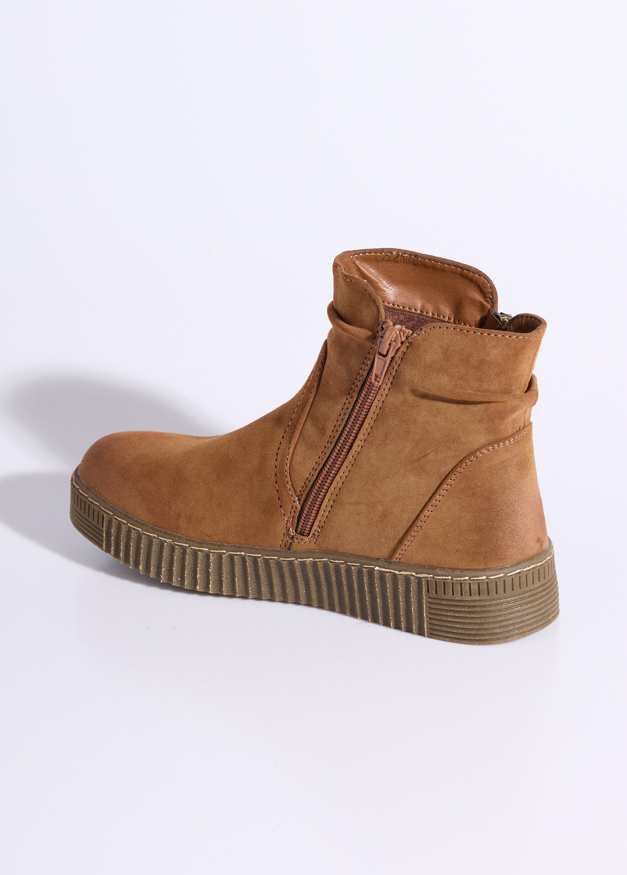 Botas_de_ante_con_suela_de_cuña_camello_DO1_slim