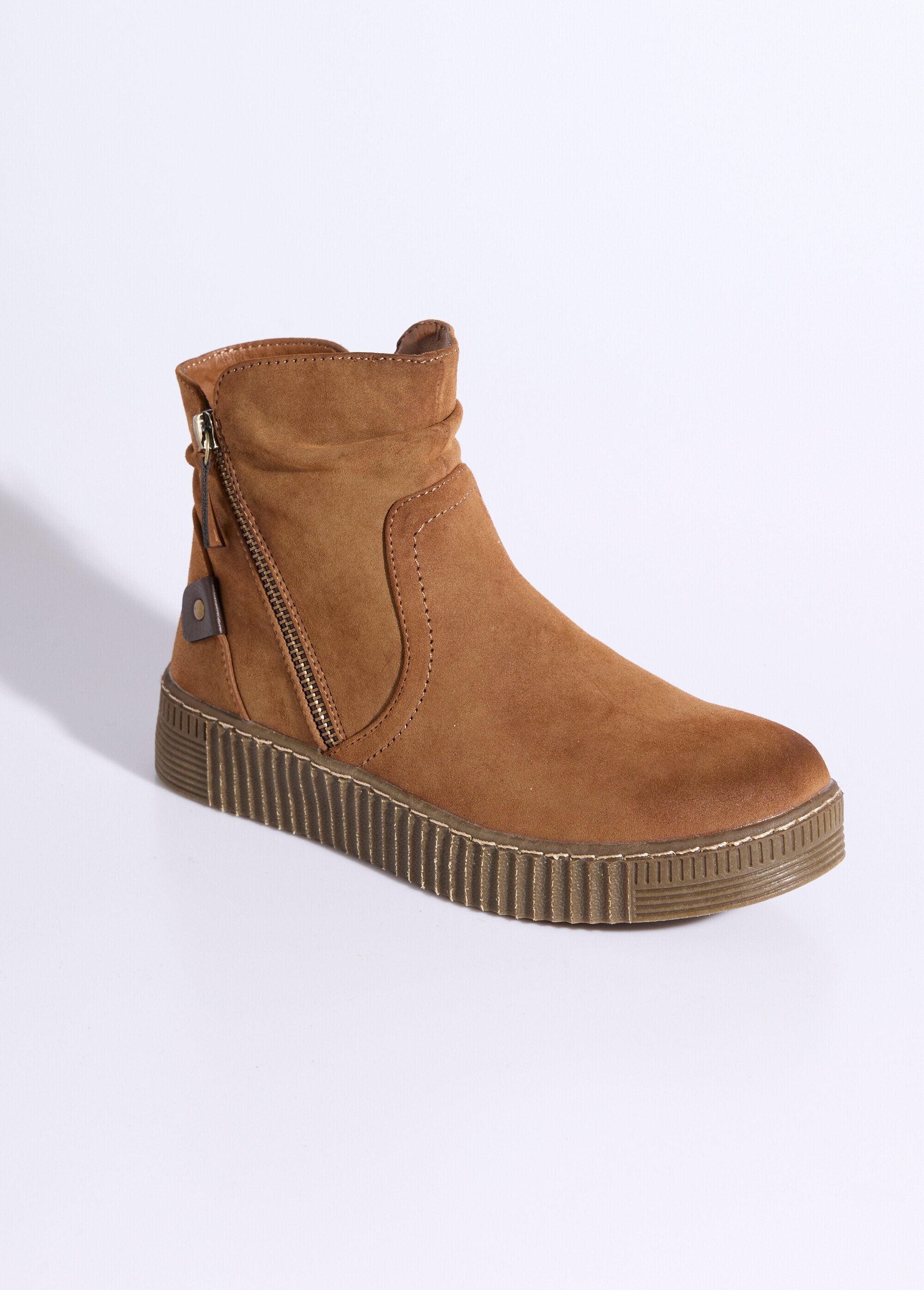 Botas_de_ante_con_suela_de_cuña_camello_FA1_slim