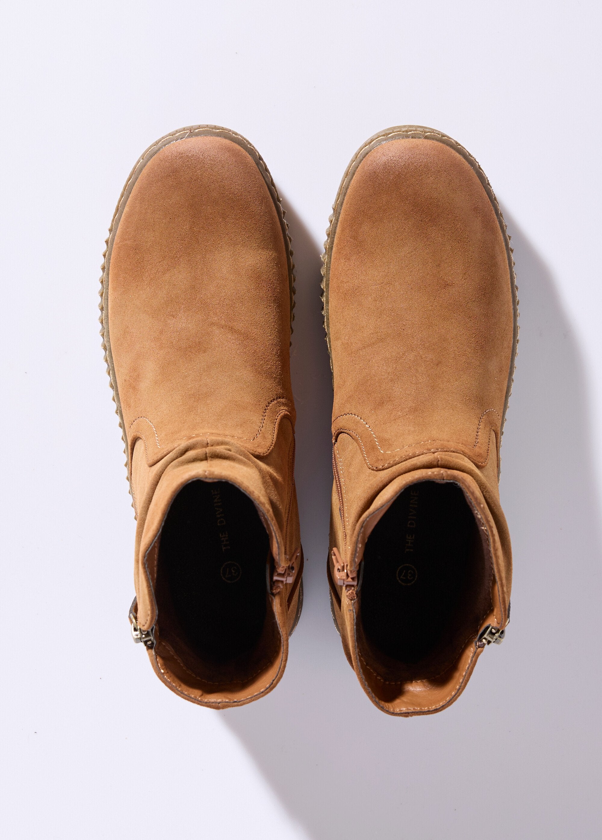 Botas_de_ante_con_suela_de_cuña_camello_OV1_slim