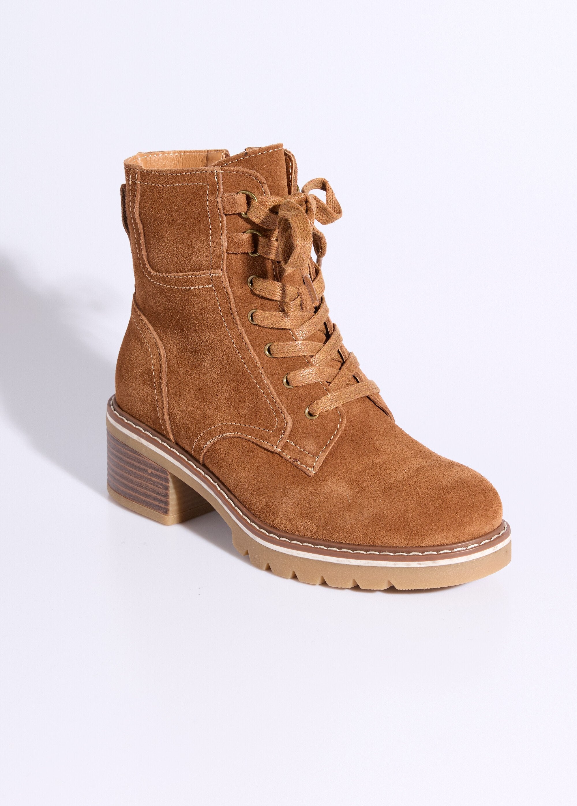 Botines_de_piel_con_muescas_y_tacón_ancho_camello_FA1_slim