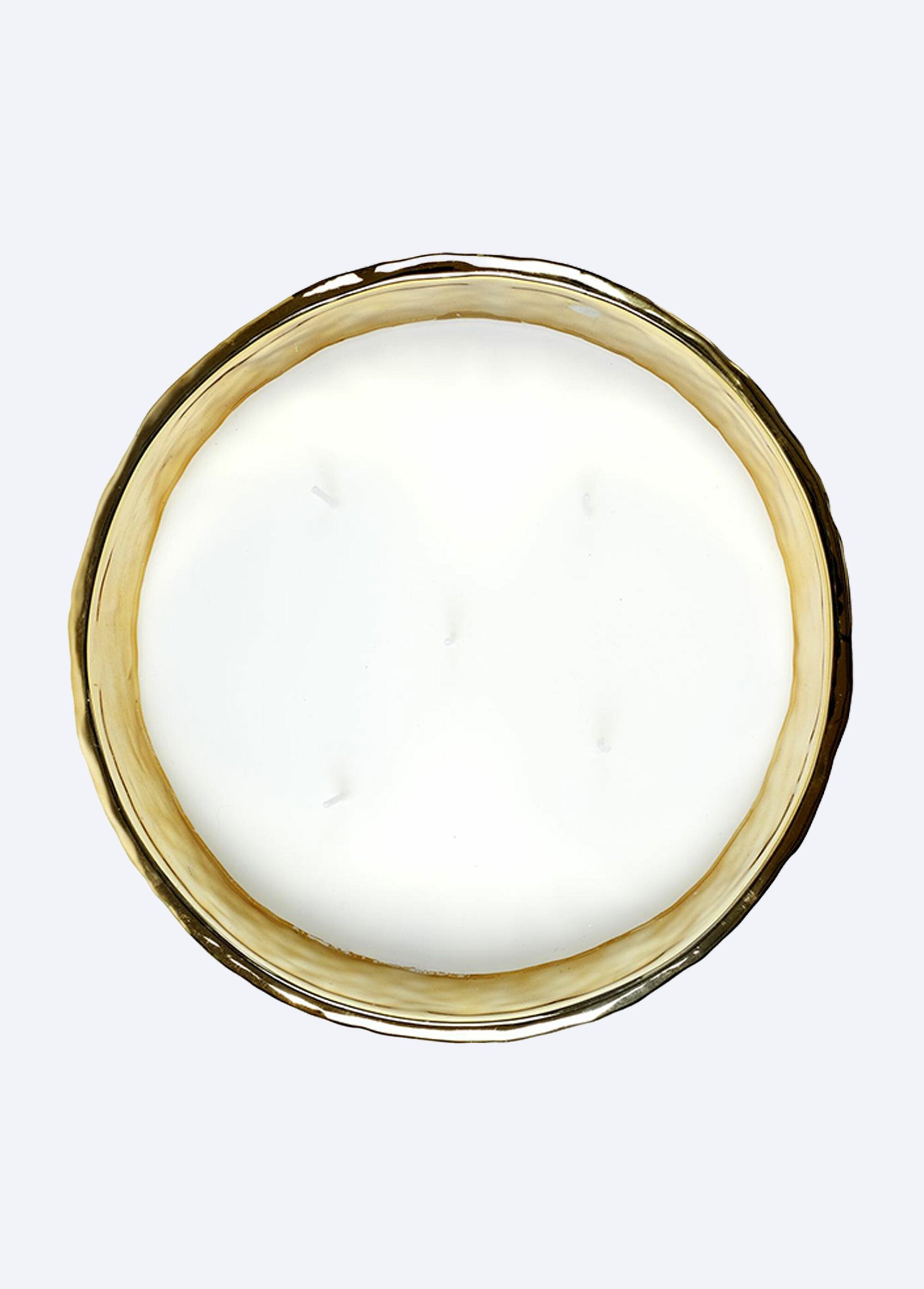 Vela_perfumada_en_un_recipiente_de_metal_martillado._5_mechas_DE1_slim