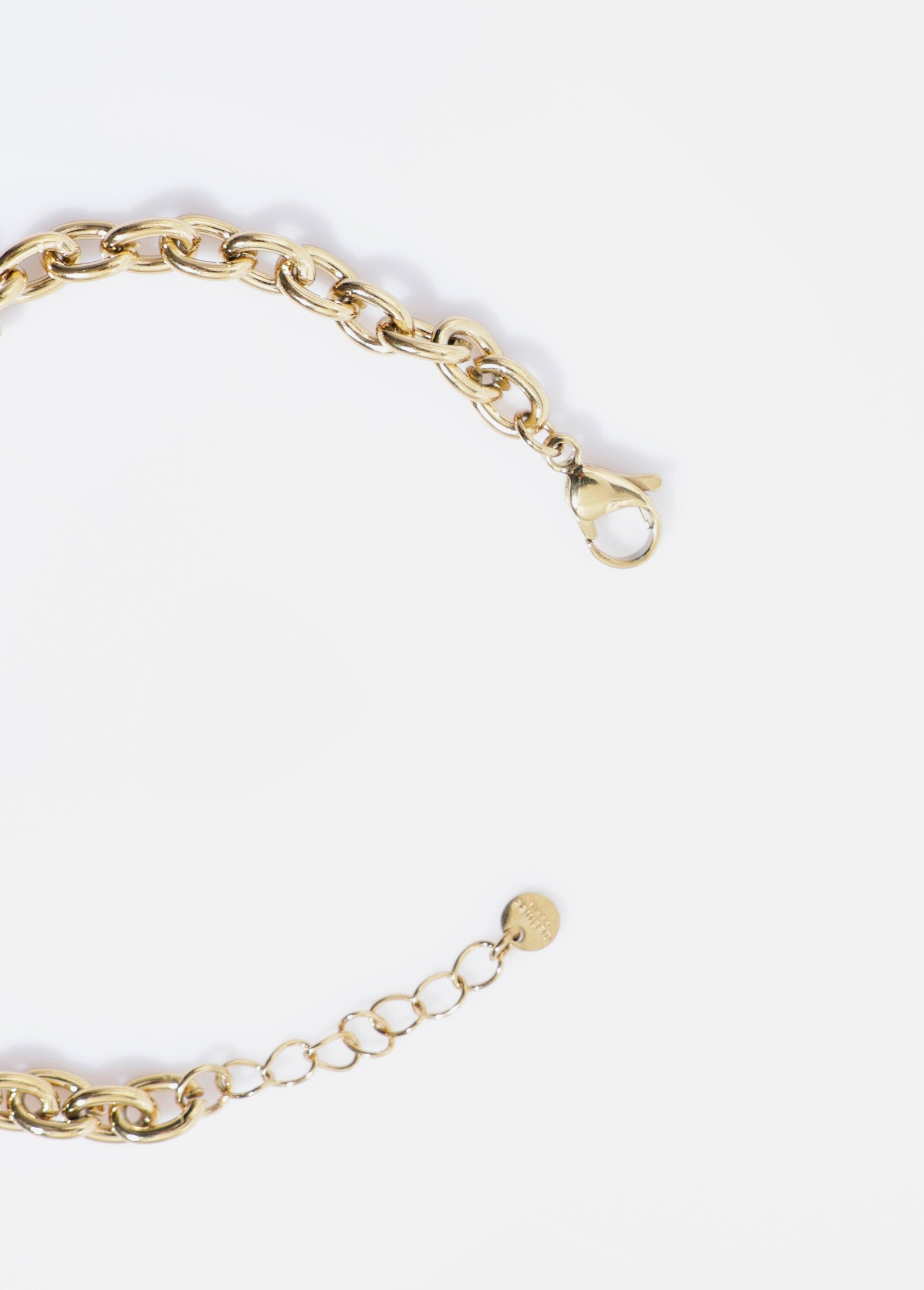 Pulsera_de_acero_inoxidable_con_detalle_de_grillete._Dorado_DE1_slim