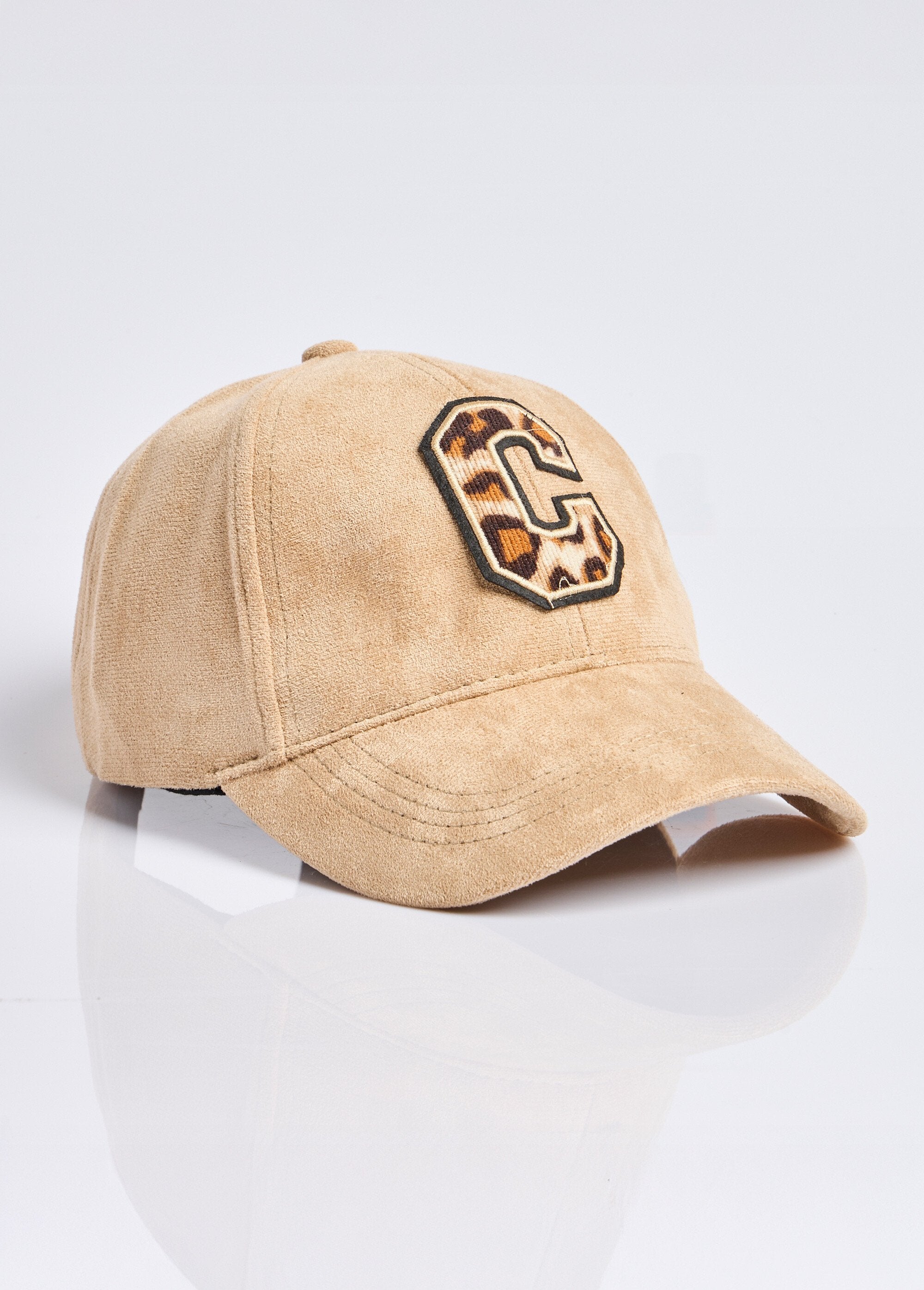 Gorra_de_ante_sintético_con_detalle_de_estampado_de_leopardo_Beige_FA1_slim