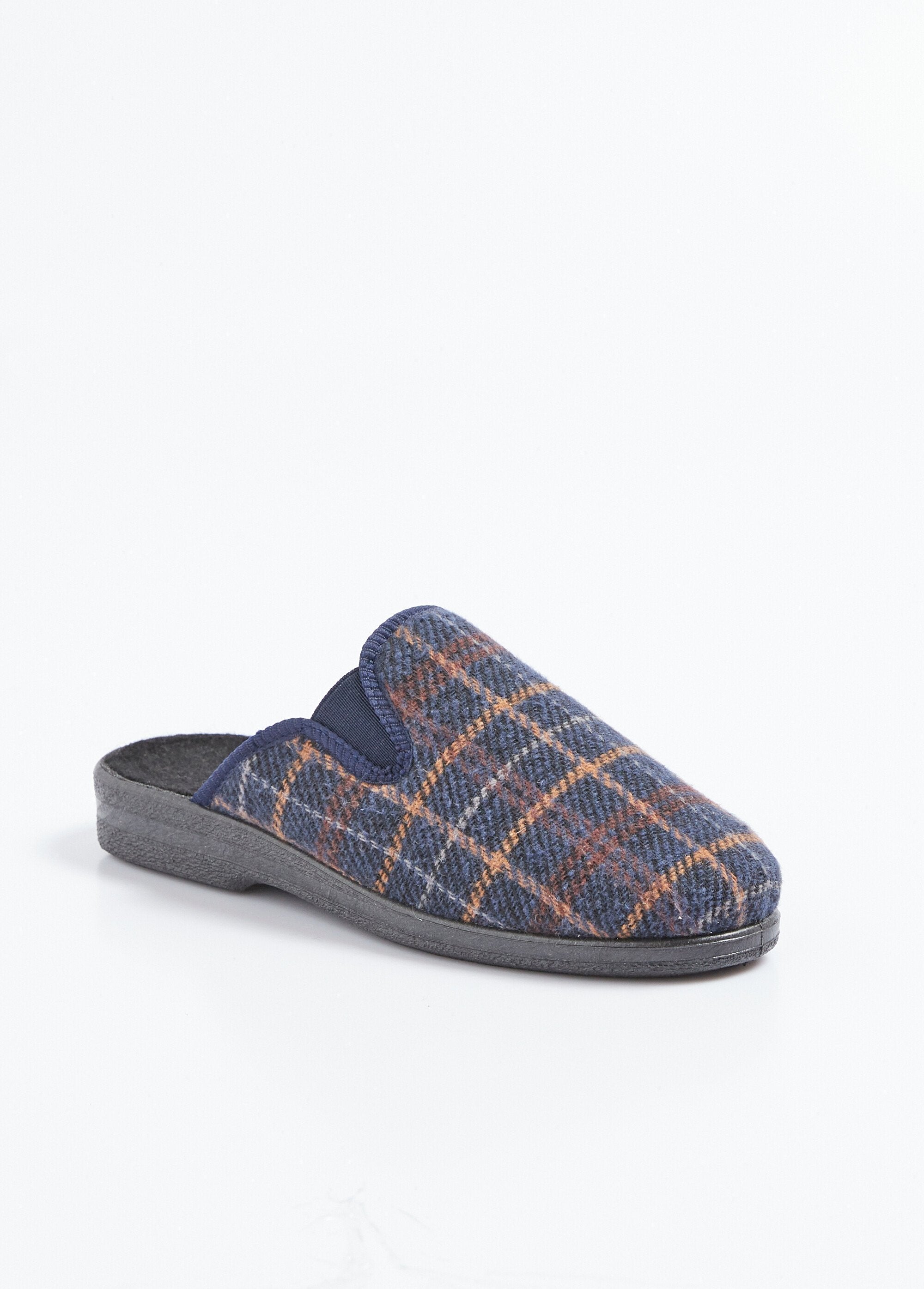 Pantuflas_tipo_mule_con_ancho_cómodo_y_elástico_Marina_FA1_slim