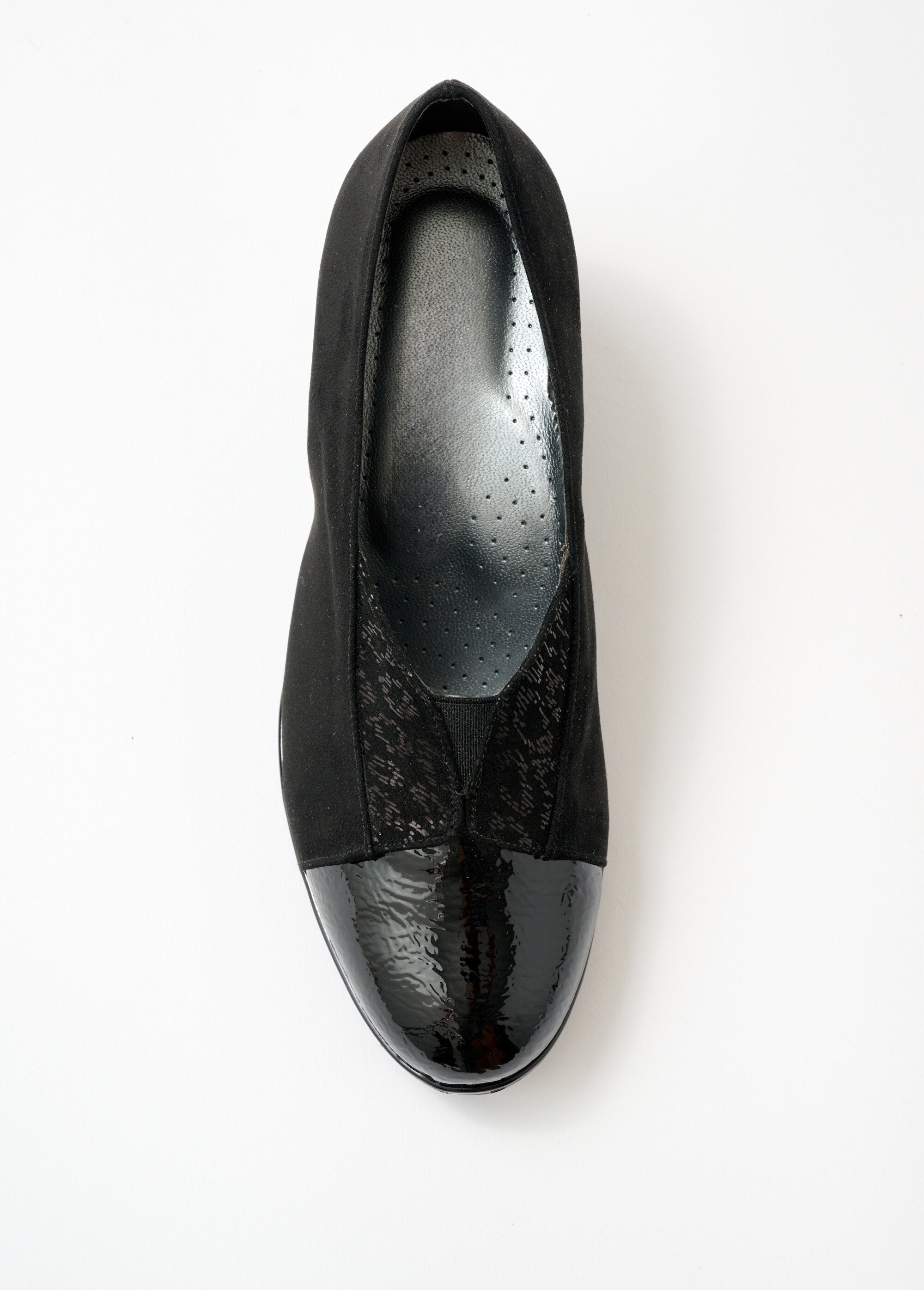 Zapato_urbano_con_cuña_ancha_y_confort._Negro_OV1_slim