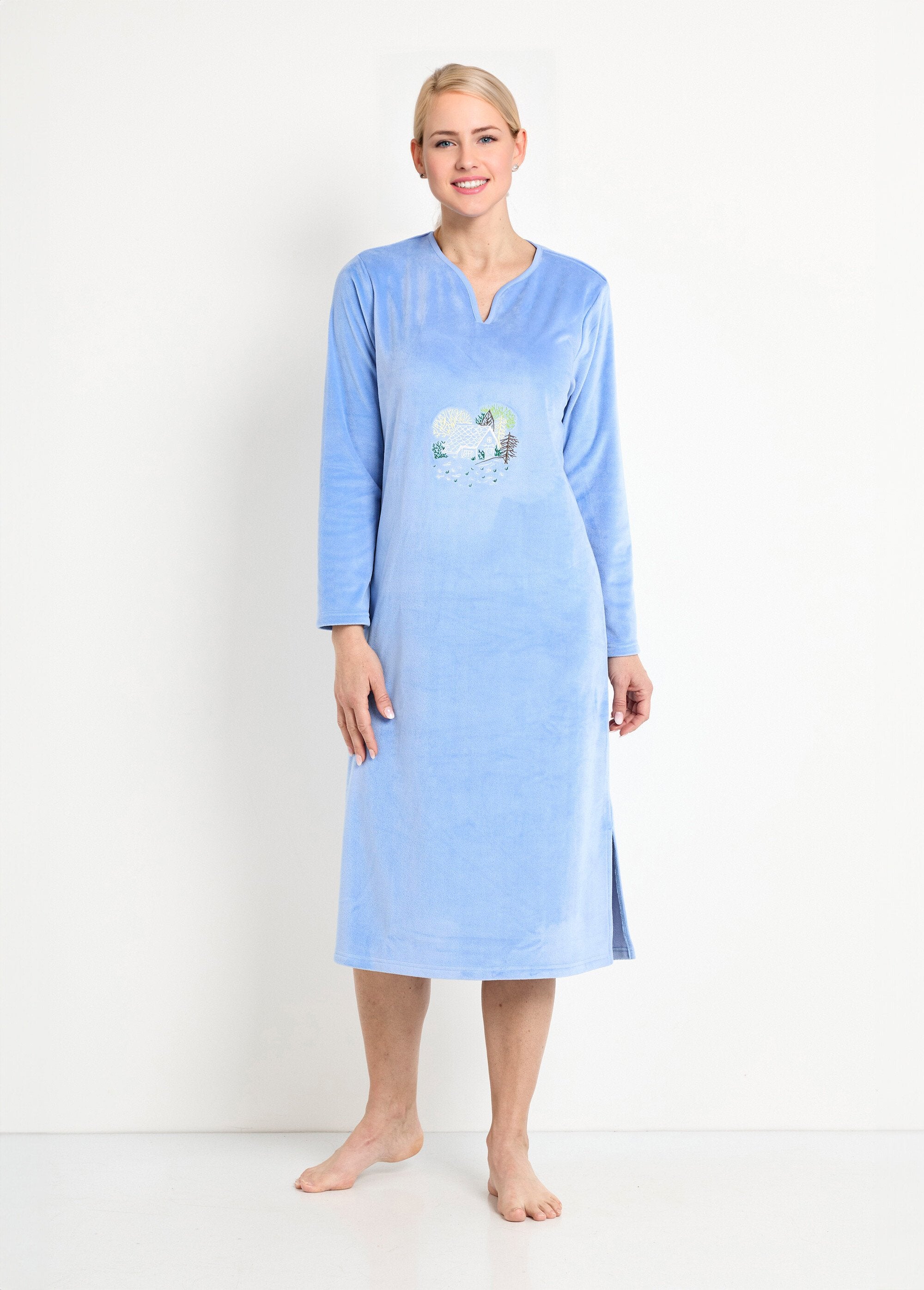 Camisón_de_polar_bordado_de_longitud_media_Índigo_FA1_slim