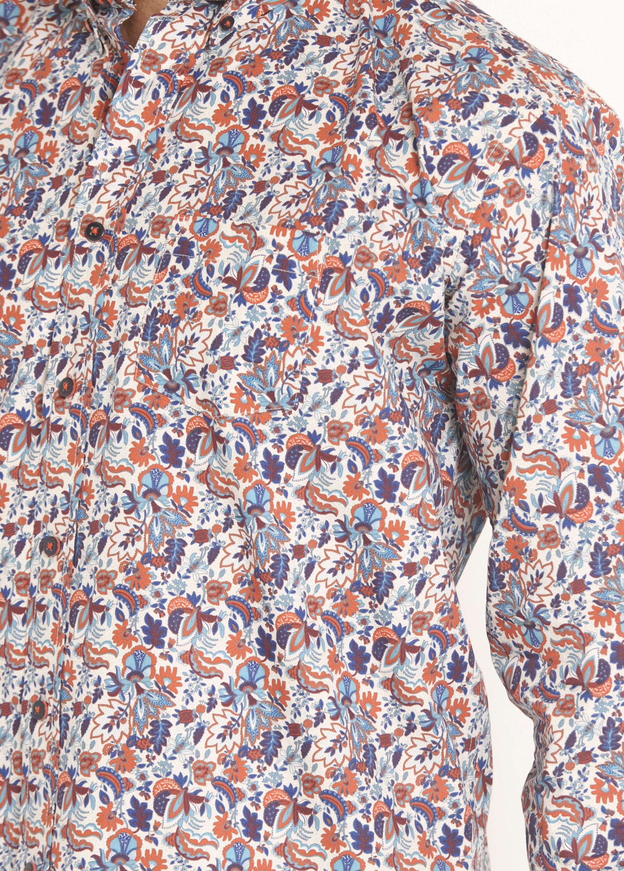 Camisa_con_estampado_paisley_fantasía_naranja_y_azul_DE2_slim