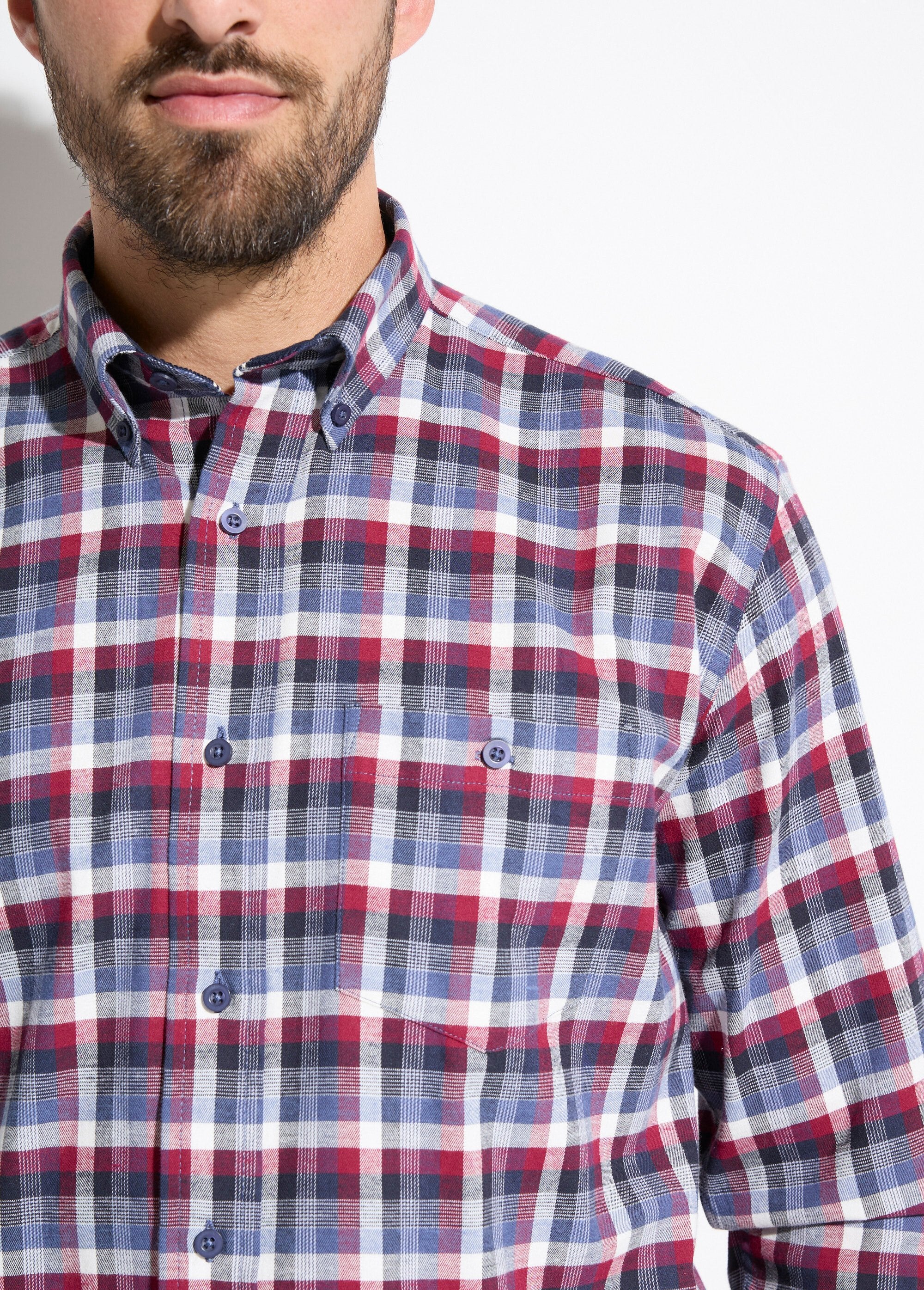 Camisa_de_franela_elástica_con_mangas_largas._Burdeos_DE1_slim
