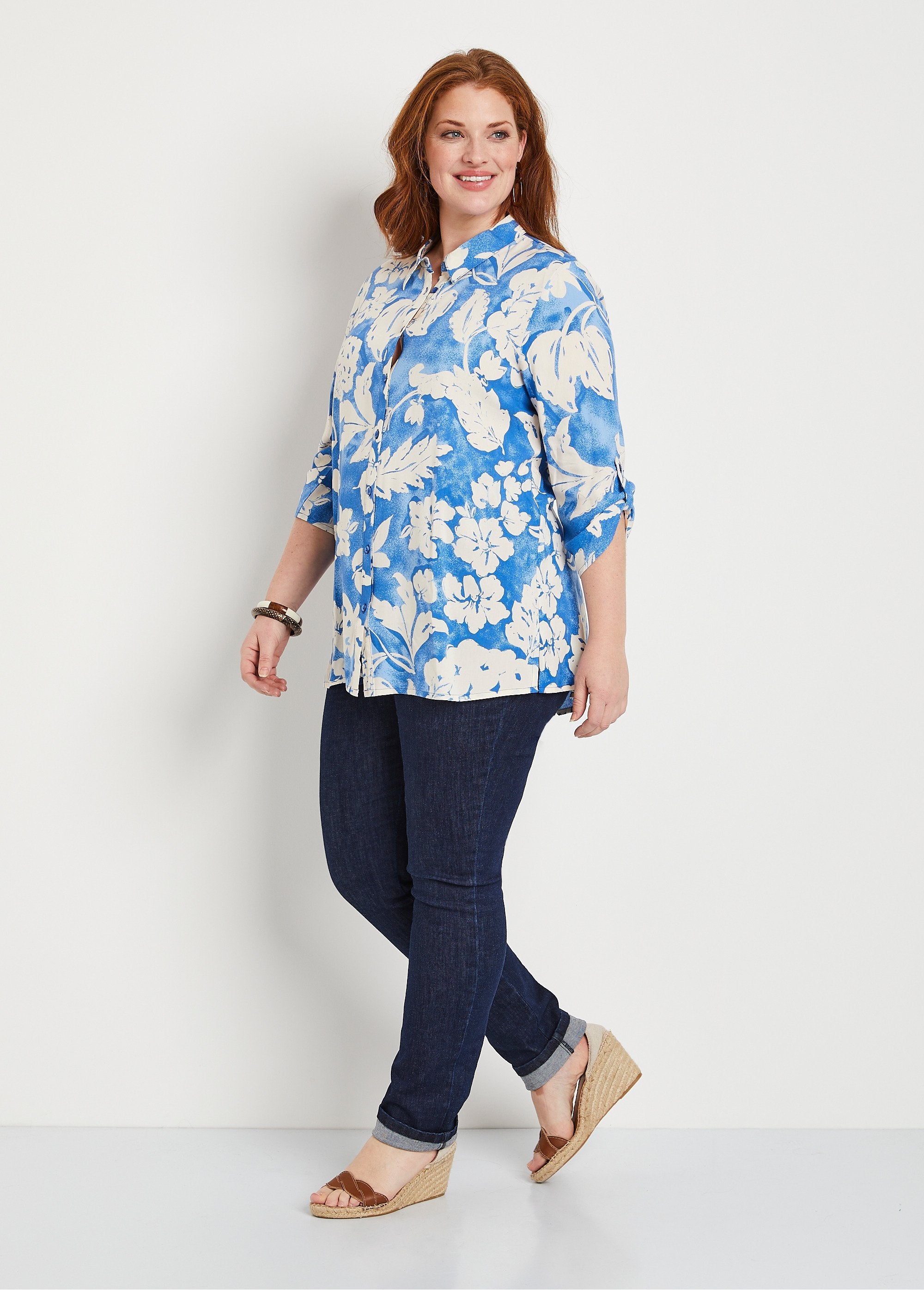 Blusa_holgada_larga_de_flores_Azul_y_blanco_SF1_curvy