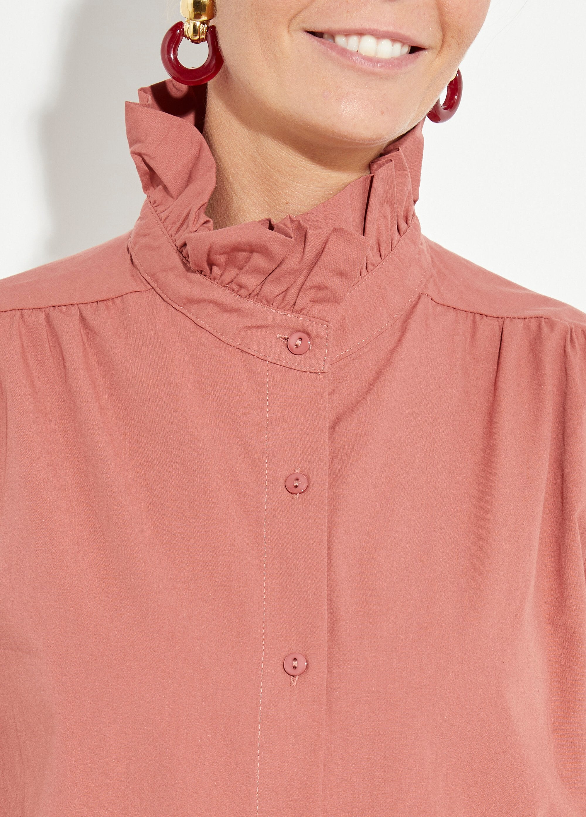 Blusa_con_cuello_alto_plisado_Terracota_DE1_slim