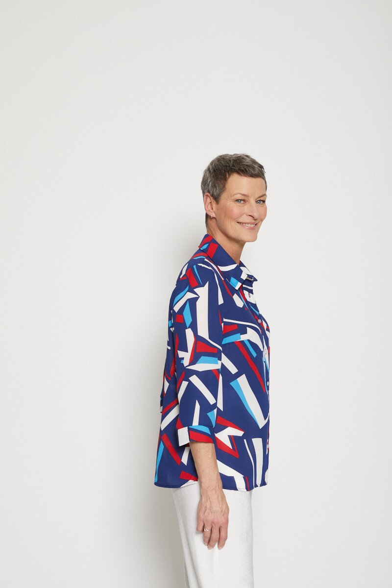 Blusa_recta_gráfica_con_mangas_3/4_Azul_y_rojo_DR1_slim