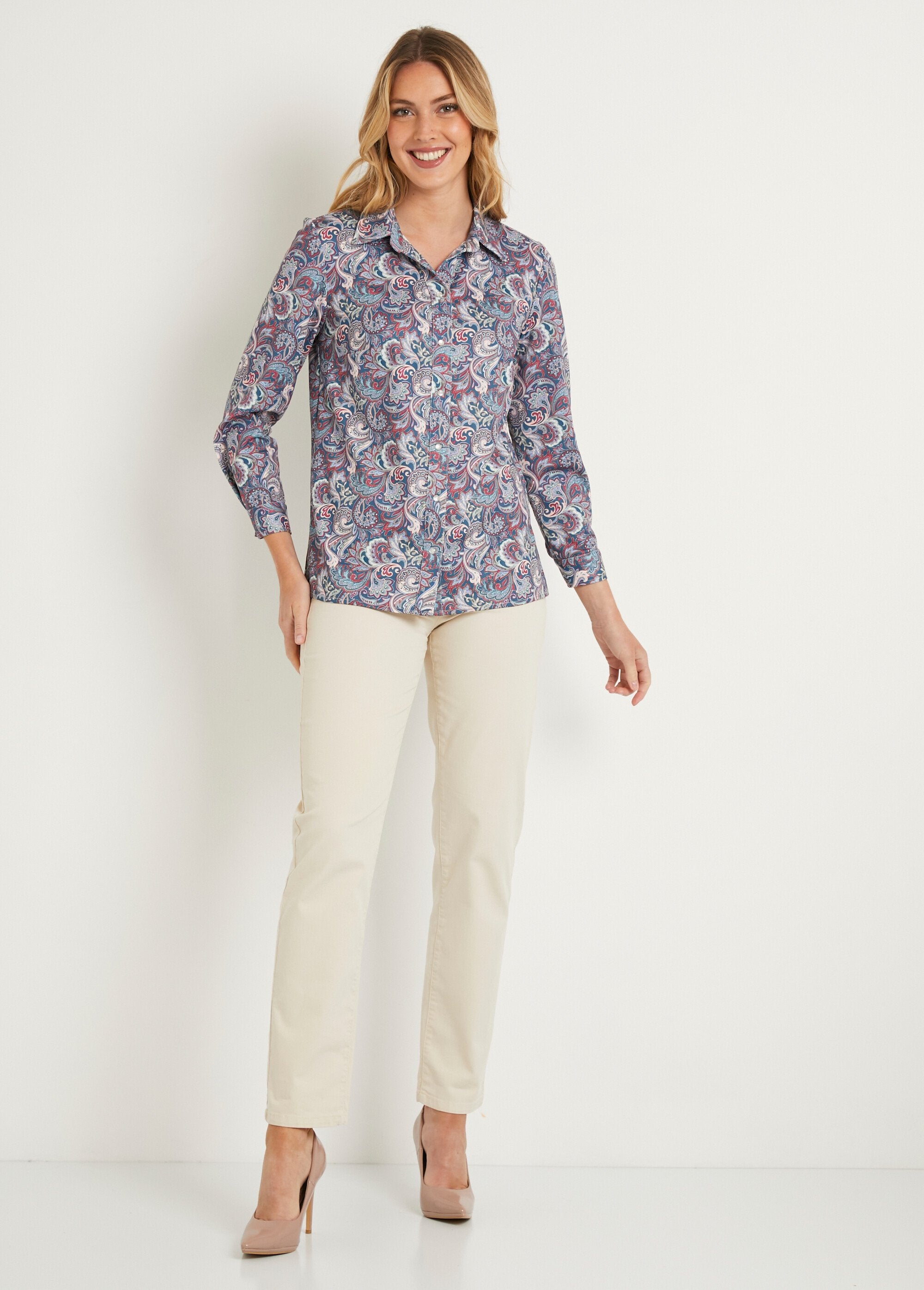 Blusa_larga_estampado_paisley_con_botones_automáticos_Fondo_esmeralda_SF1_slim