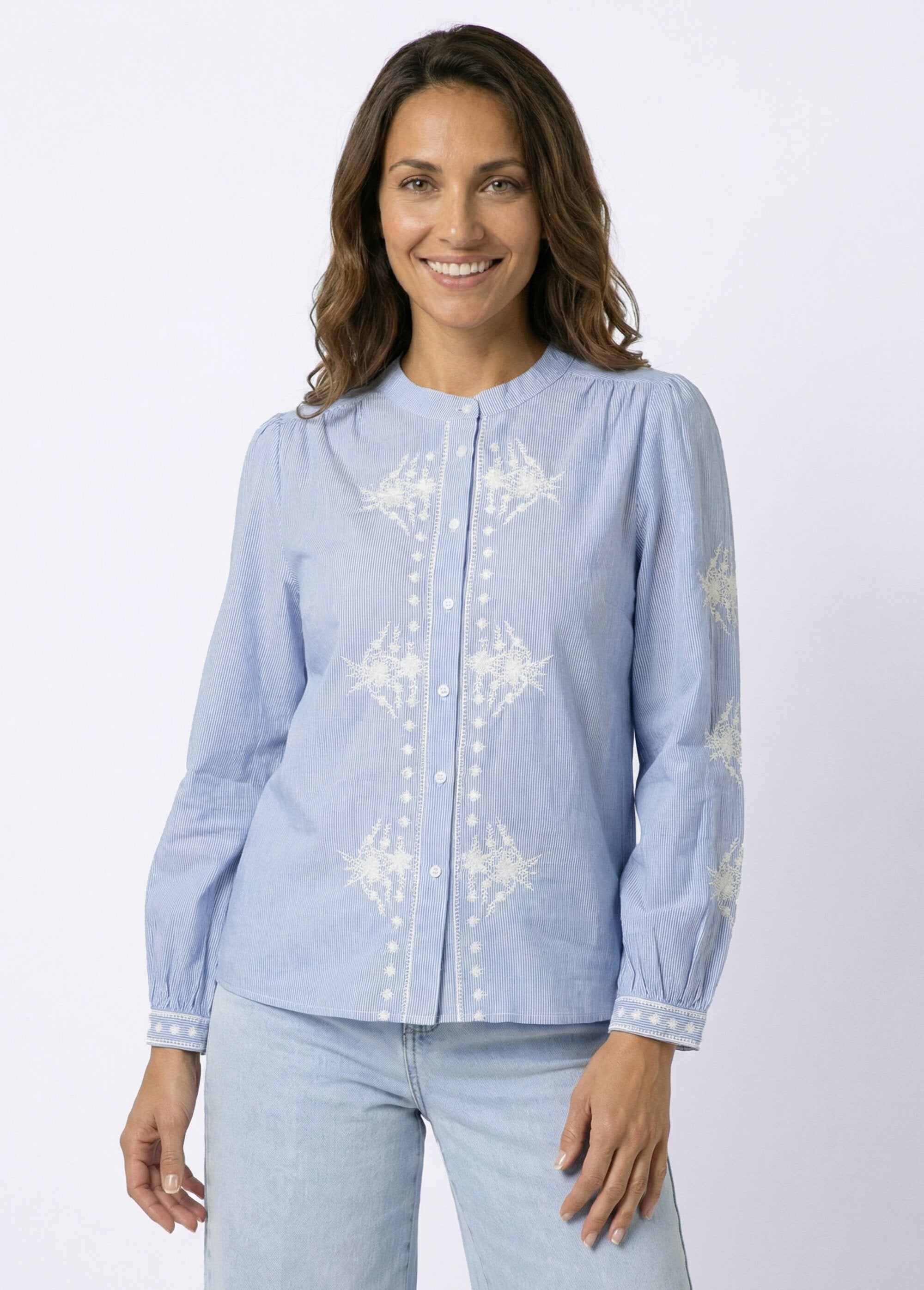 Blusa_de_rayas_con_cuello_redondo_y_bordado_Azul_FA1_slim