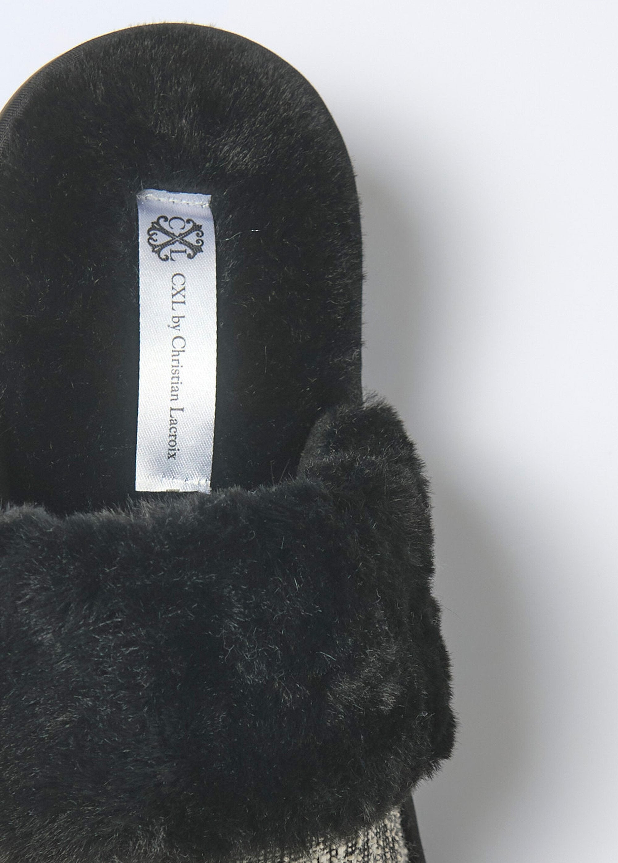 Zapatillas_tipo_mule_con_ribete_de_piel_Negro_DE1_slim