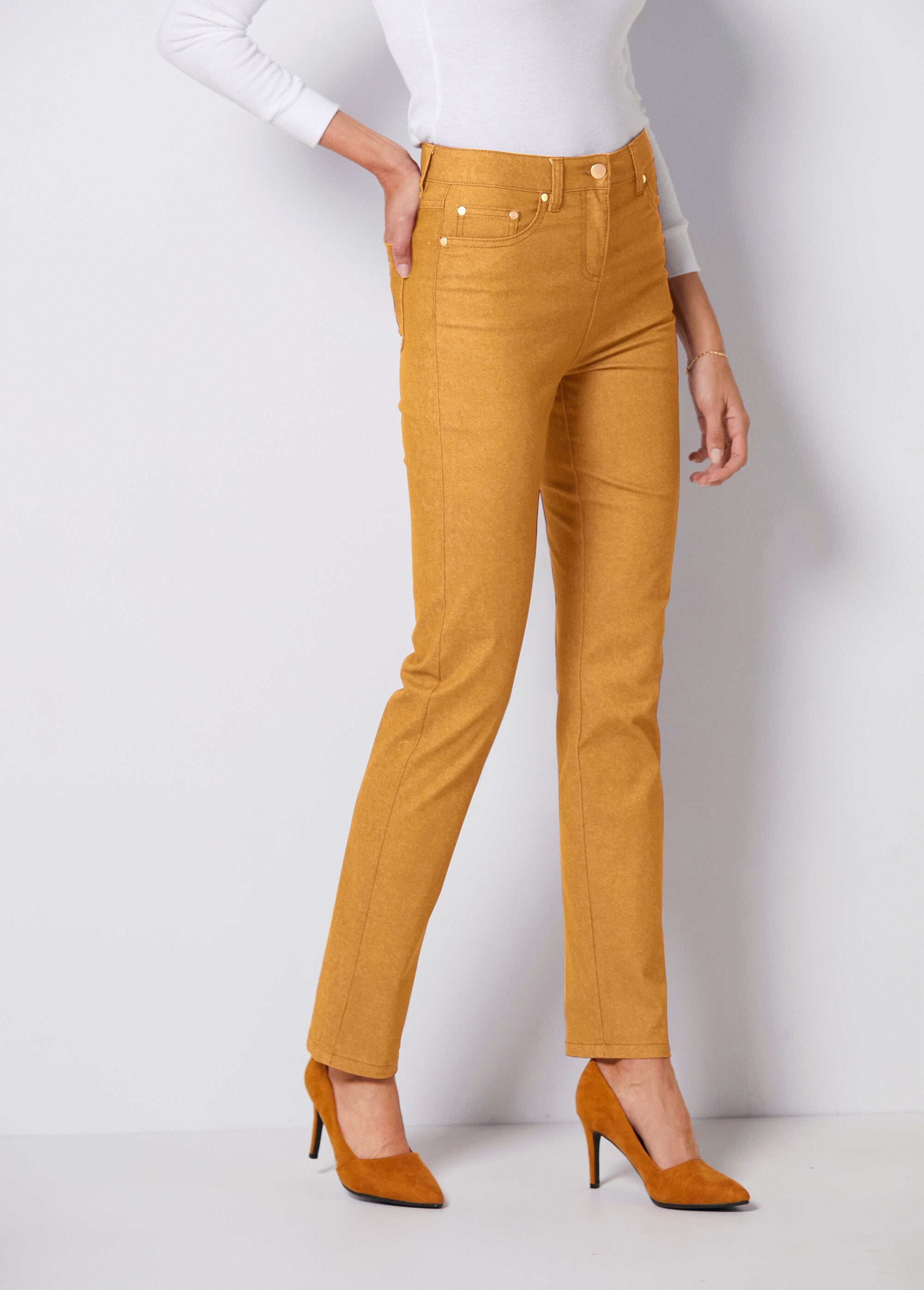 Vaqueros_MORPHOSTYLE_de_colores_en_tejido_elástico._Miel_DR1_slim