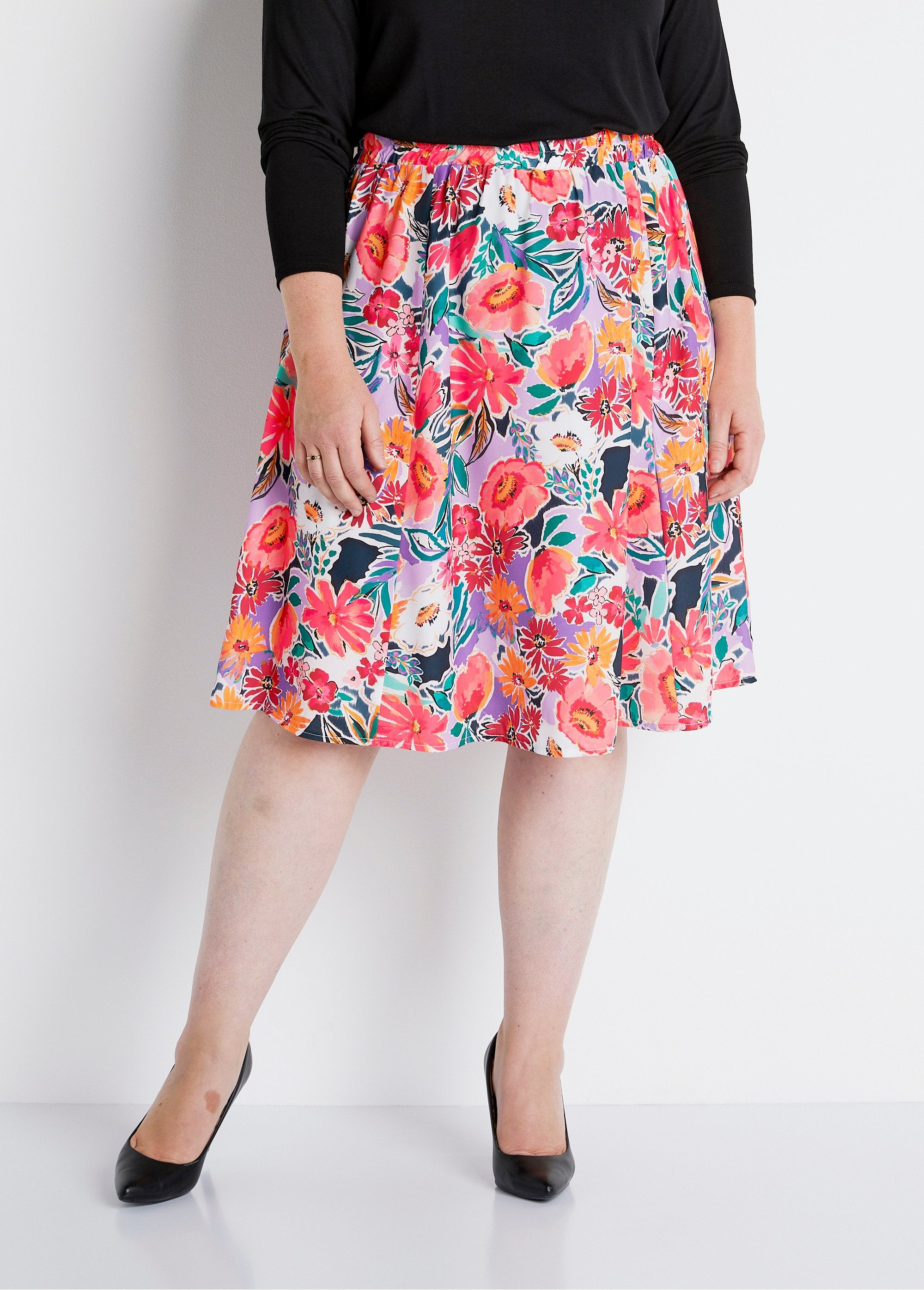 Falda_corta_de_vuelo_con_estampado_floral_Estampado_naranja_FA1_curvy