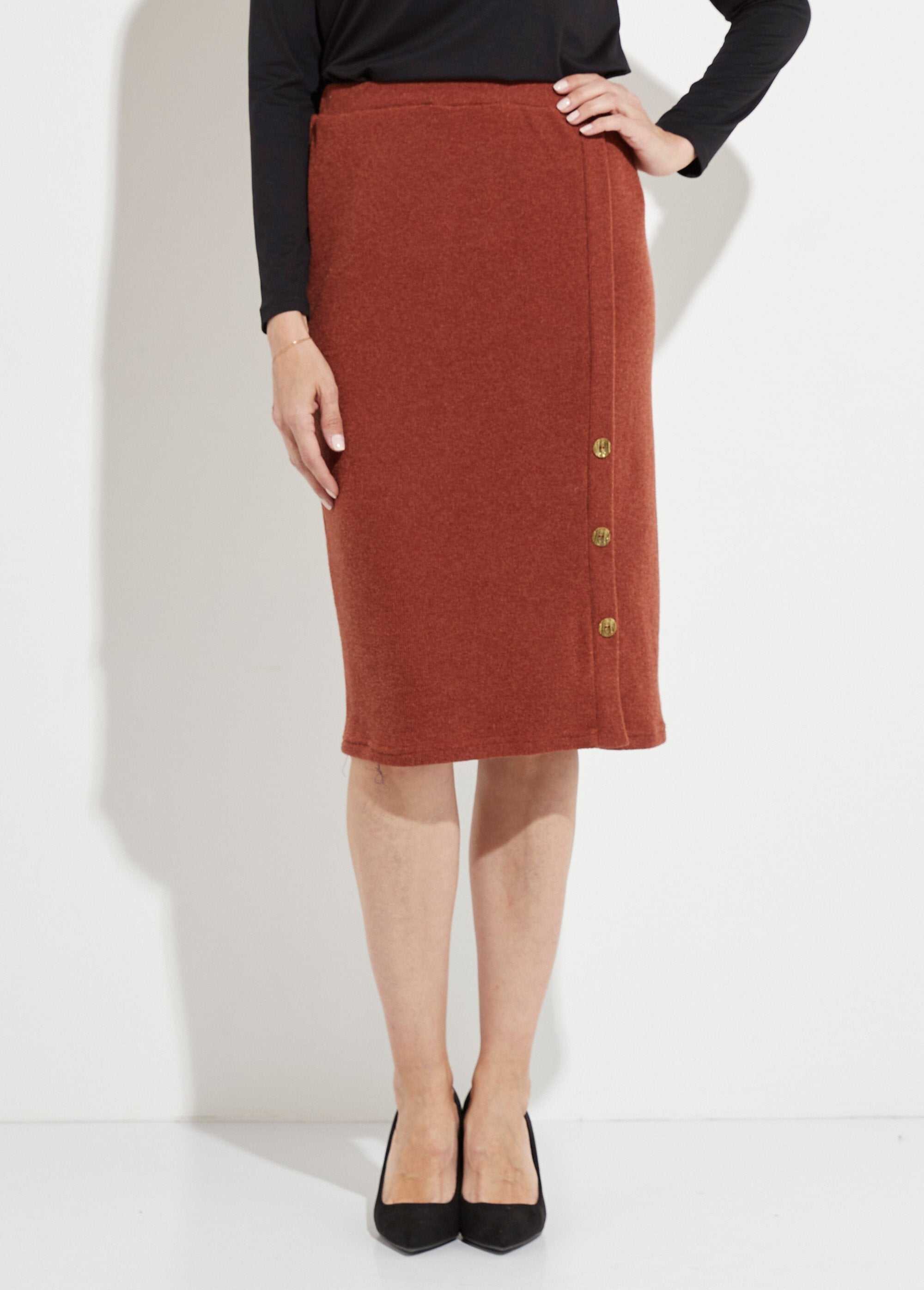 Falda_larga_recta_de_malla_con_botones_elegantes_camello_FA1_slim