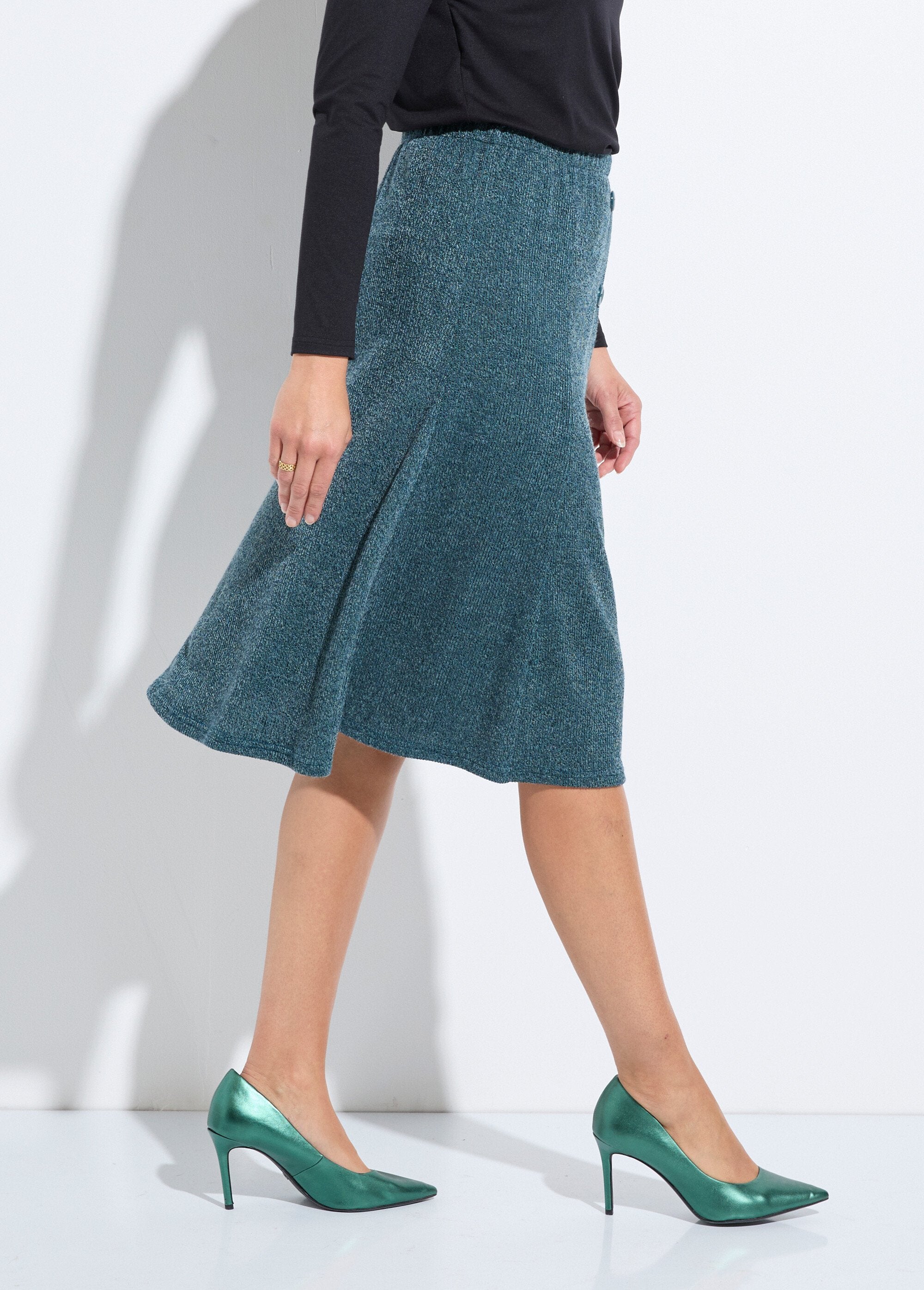 Falda_acampanada_de_largo_medio_en_punto_liso_y_cálido_Verde_DR1_slim