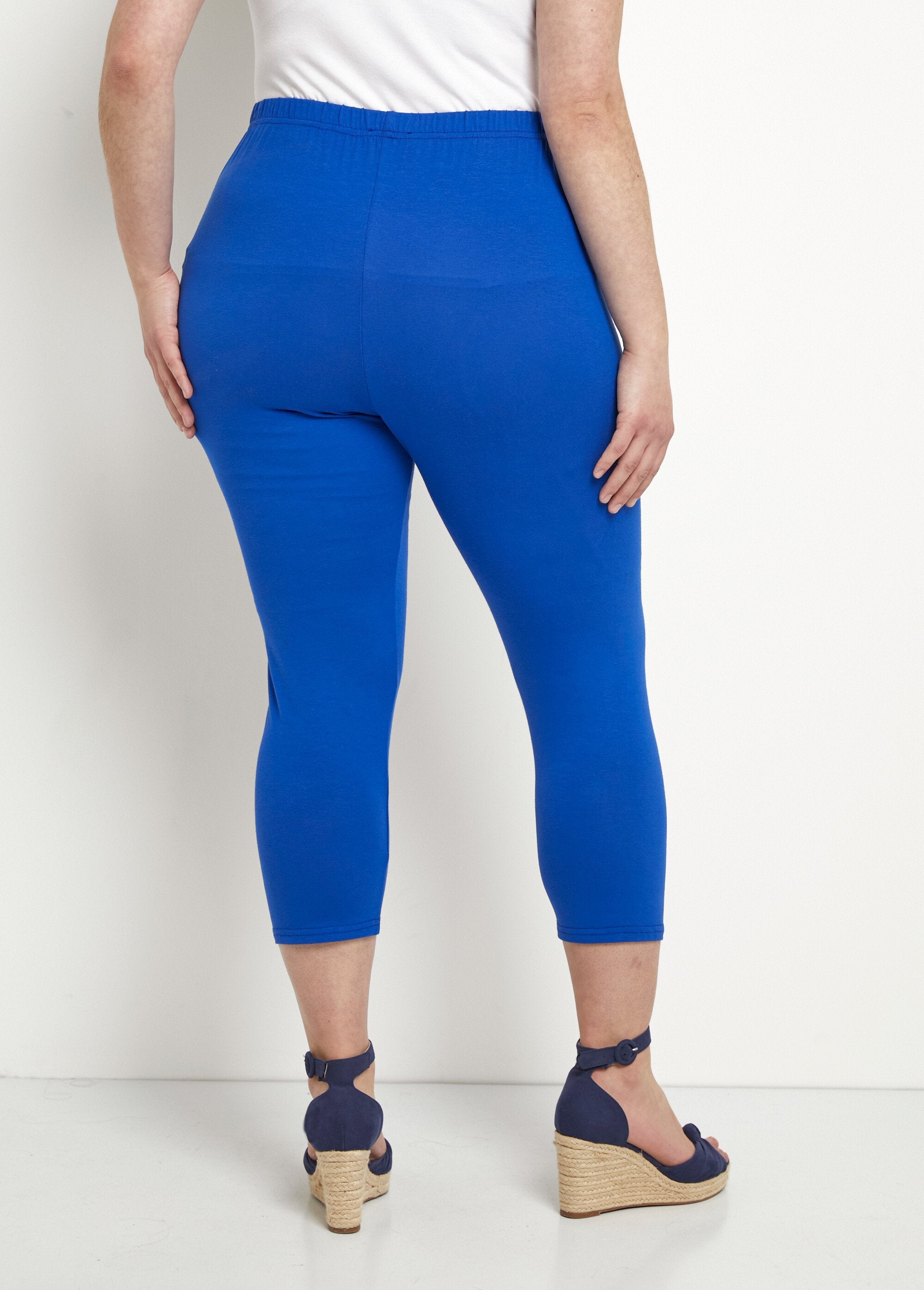 Leggings_cortos_con_cintura_elástica_y_elásticos_azul_liso_DO1_curvy