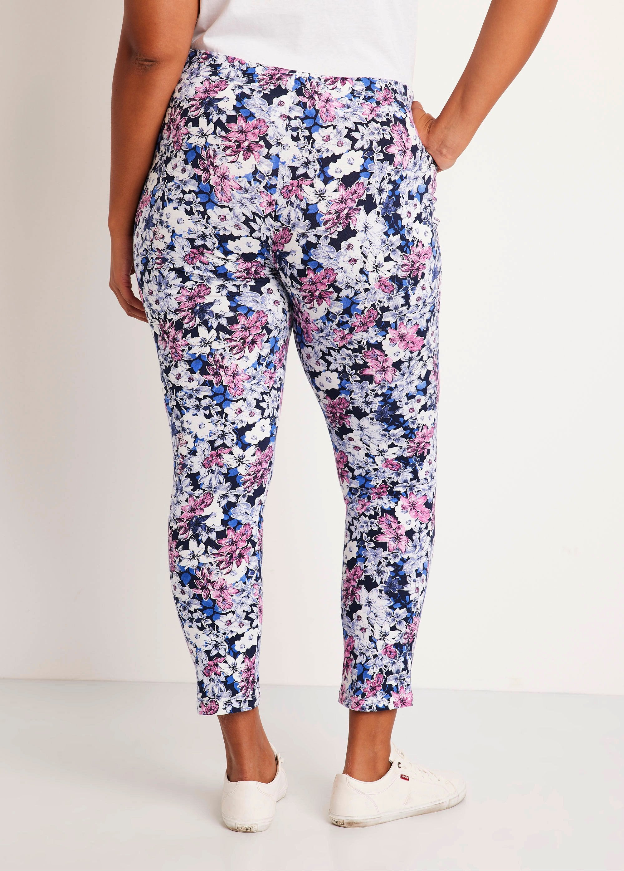 Leggings_estampados_con_cinturilla_elástica_flores_DO1_curvy