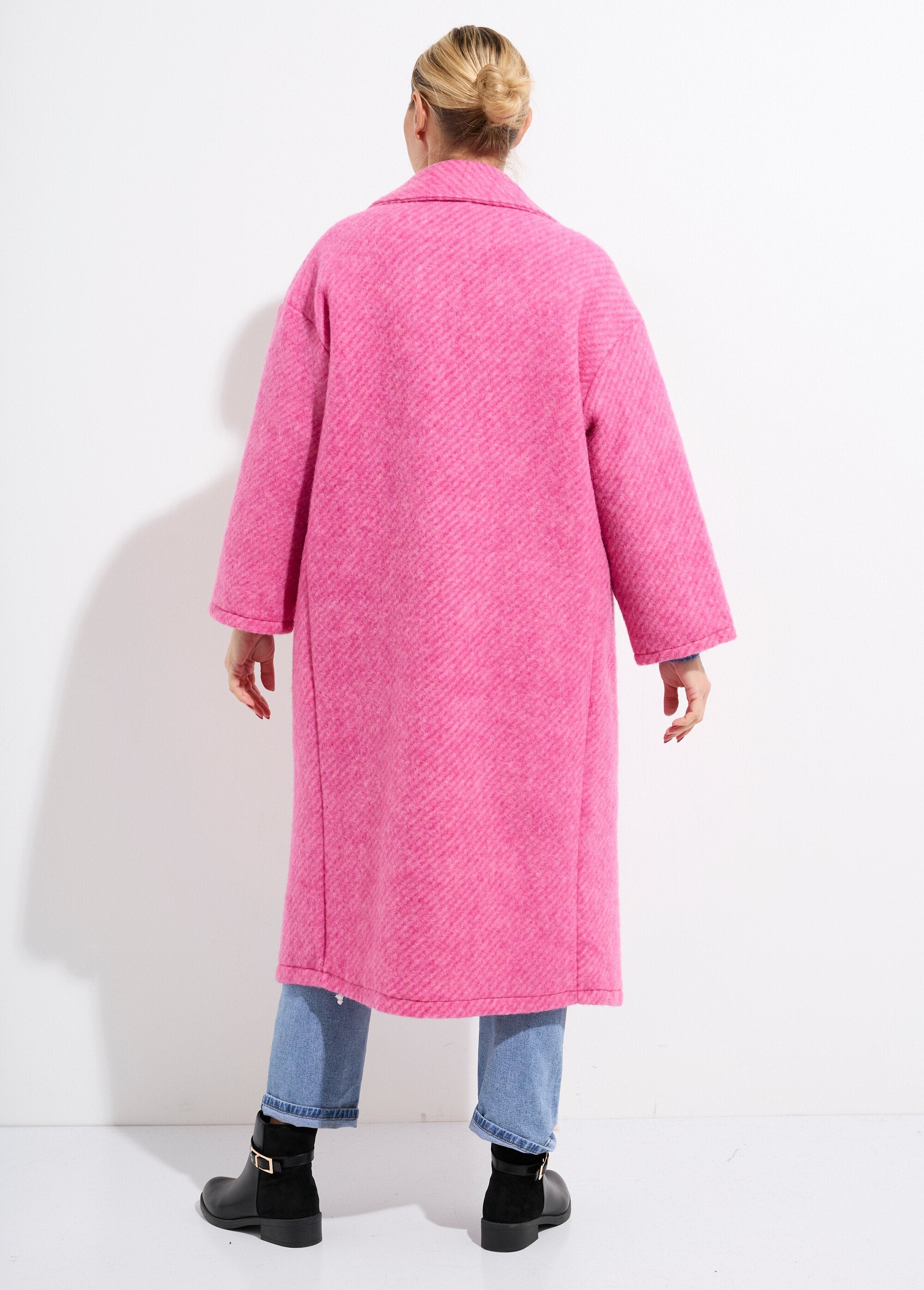 Abrigo_largo_de_lana_cálida_con_patrón_acanalado._Fucsia_DO1_slim