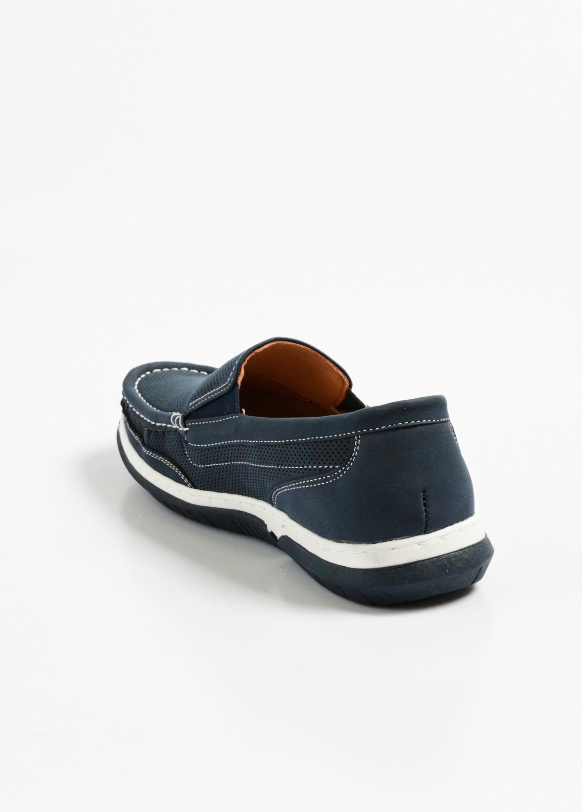 Mocasines_estilo_náutico_de_piel_elástica_microperforada_Marina_DO1_slim