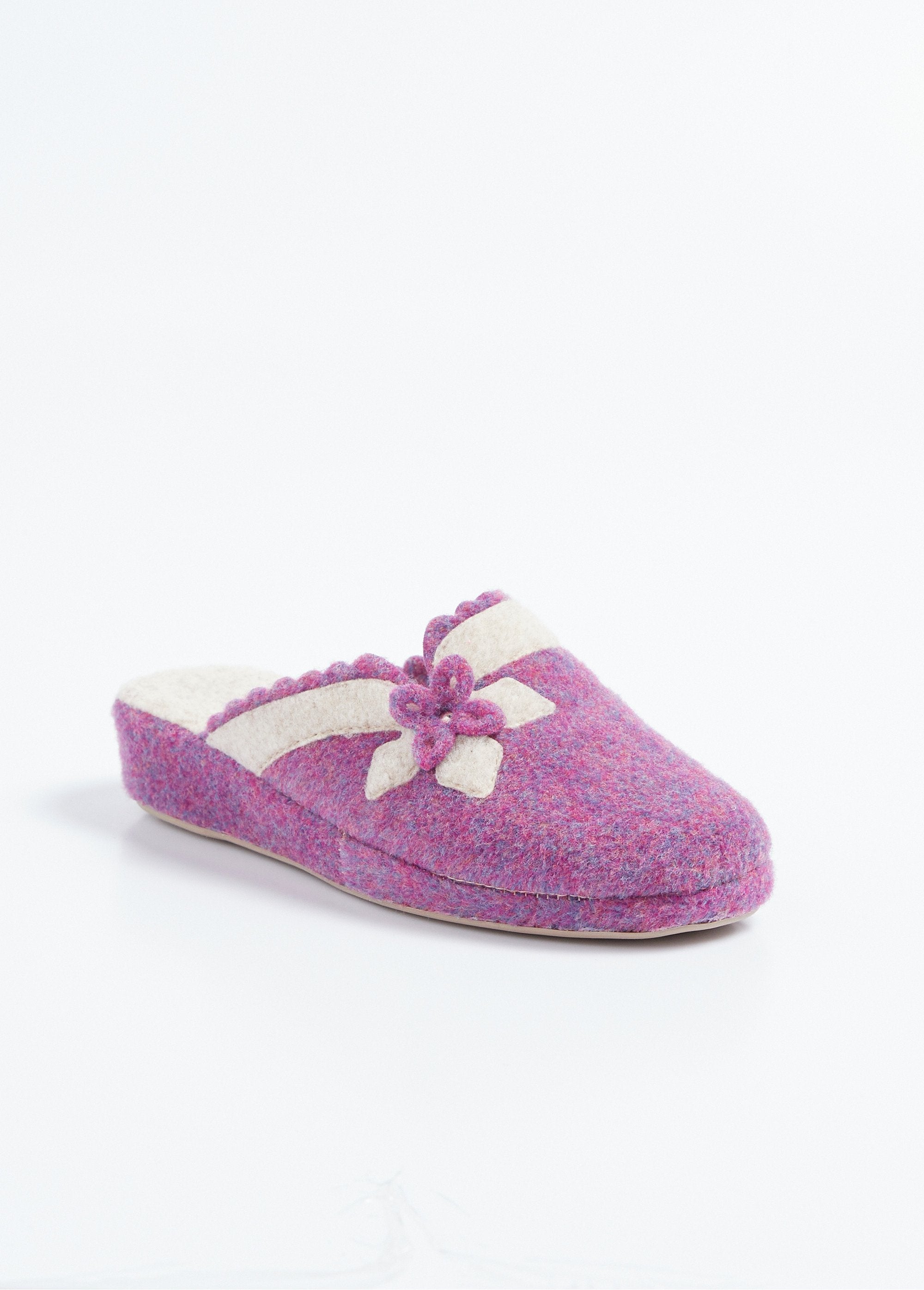 Mules_de_fieltro_con_aplicación_floral._Parma_FA1_slim