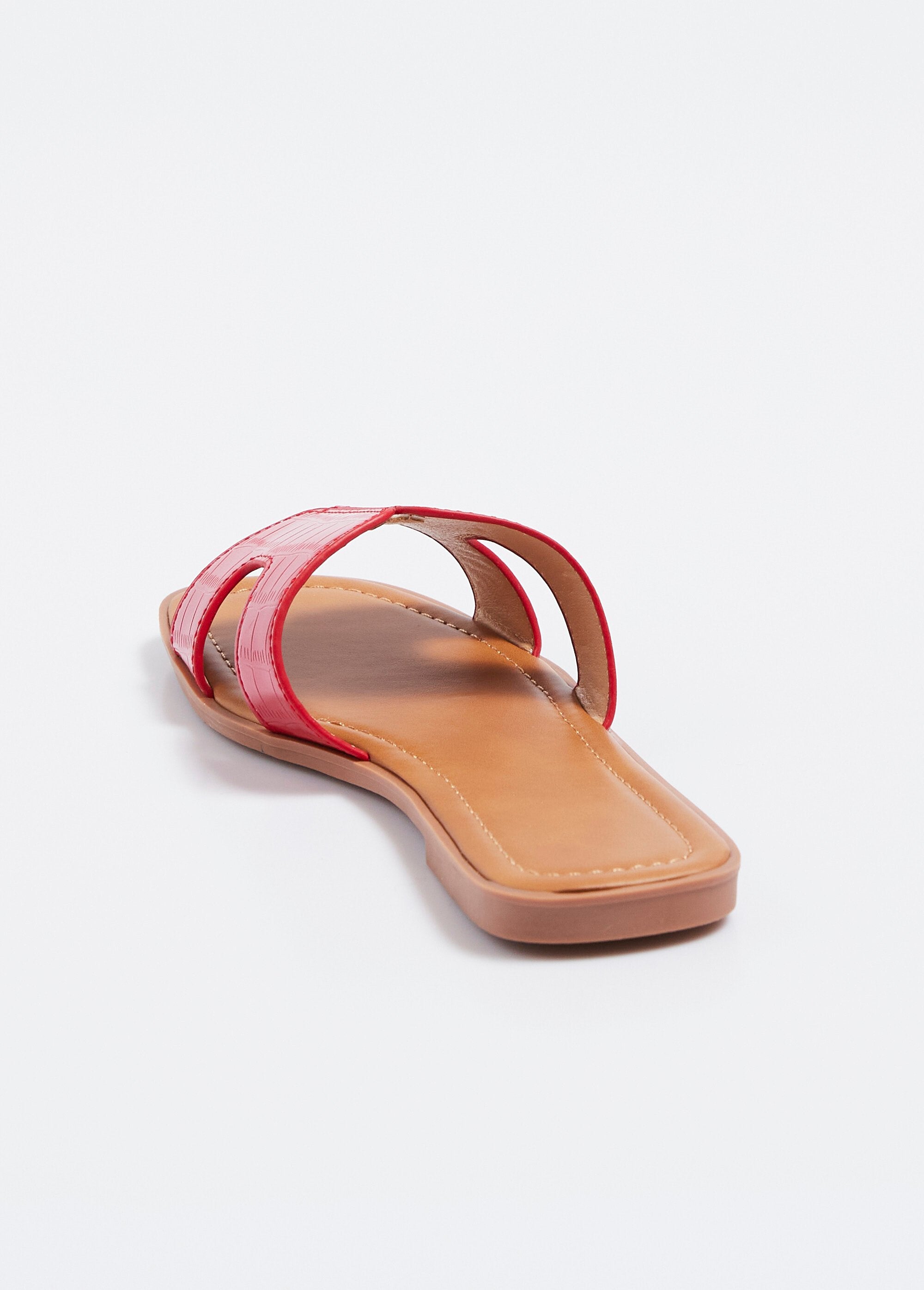 Mules_planos_de_charol,_imitación_cocodrilo_barniz_rojo_DO1_slim