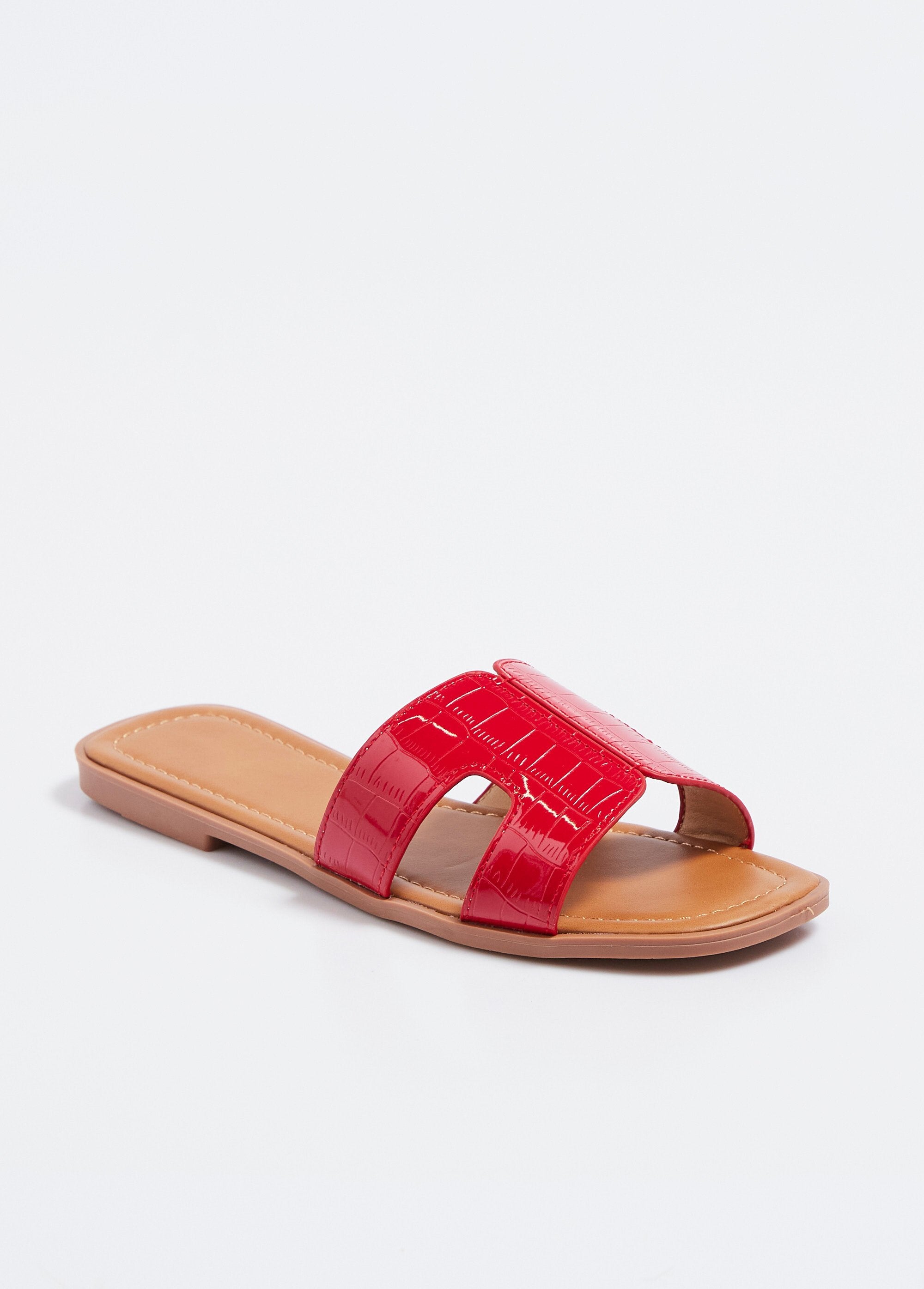 Mules_planos_de_charol,_imitación_cocodrilo_barniz_rojo_FA1_slim