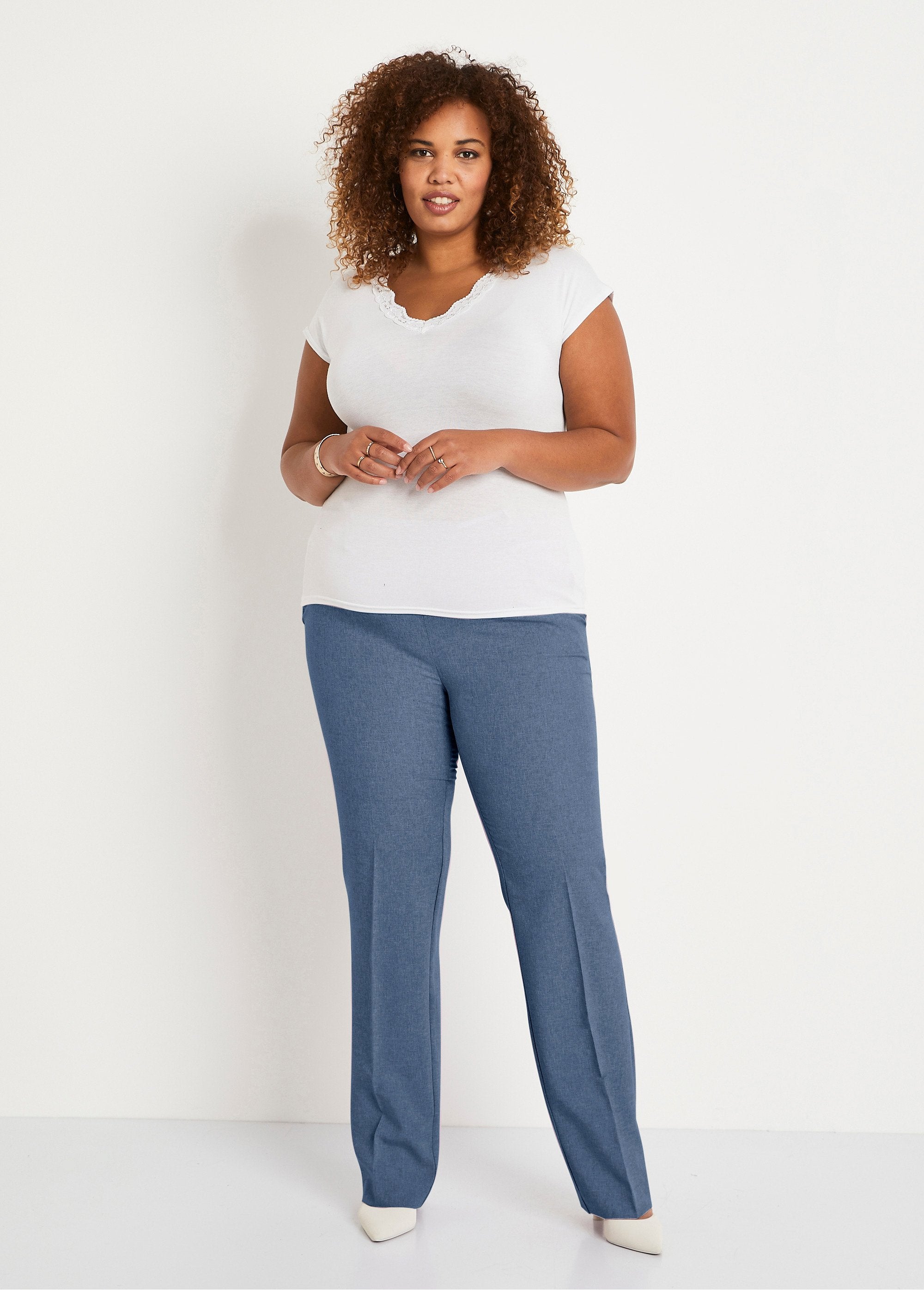 Pantalón_recto_con_cinturilla_semielástica_Índigo_SF1_curvy