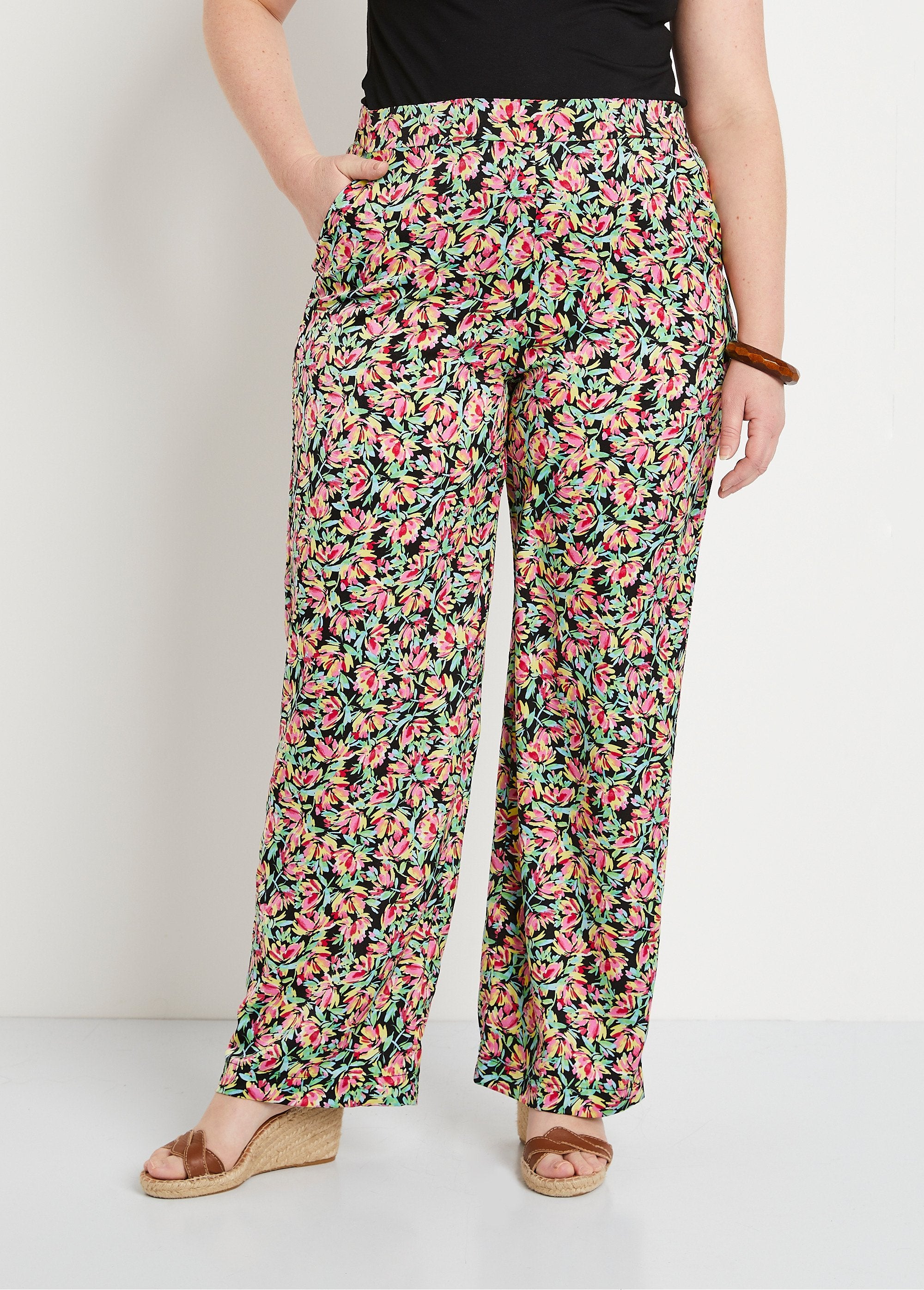 Pantalón_raso_floral_cintura_semielástica_verde_y_rosa_FA1_curvy