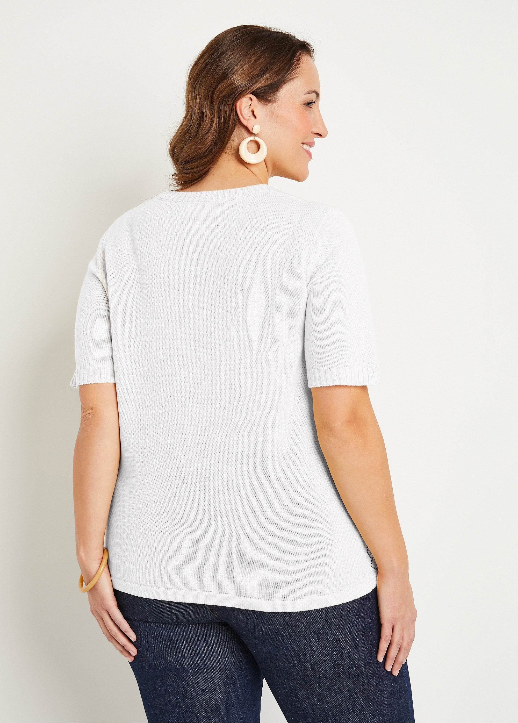 Jersey_calado_de_pedrería_de_manga_corta_Blanco,_Blanca_DO1_curvy