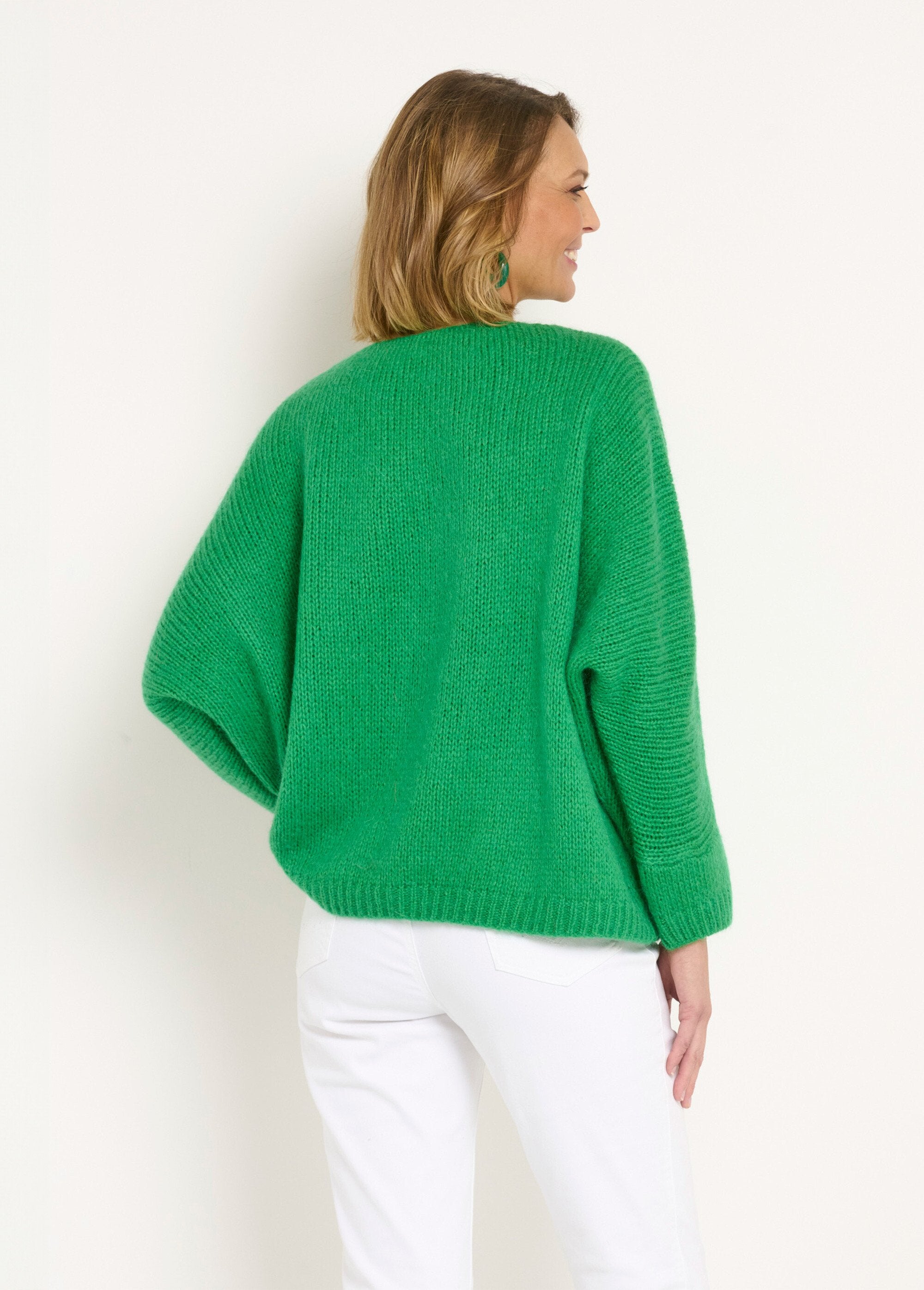 Suéter_cálido_de_lana_mohair_con_cuello_en_V_y_sisas_caídas_Verde_DO1_slim