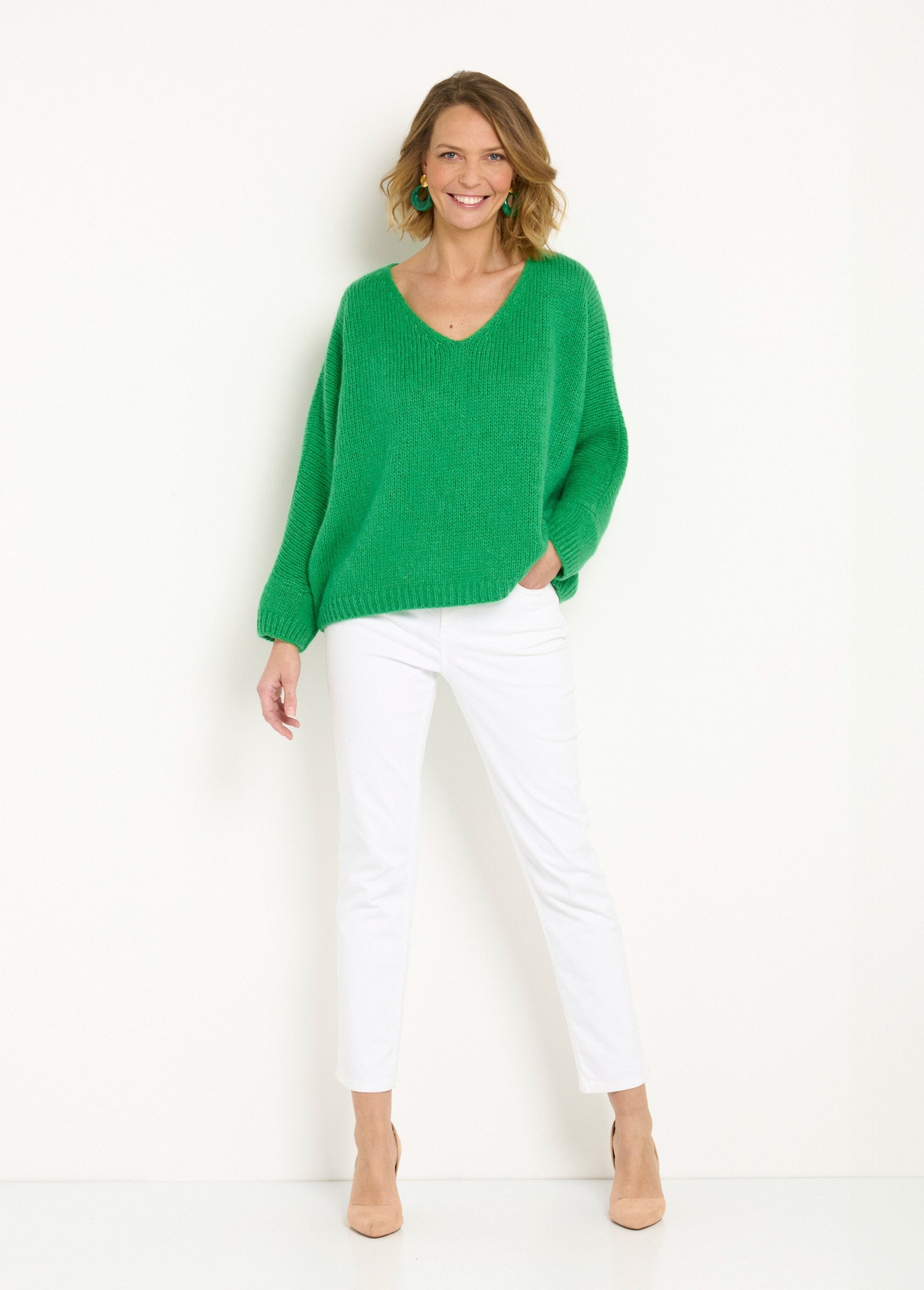 Suéter_cálido_de_lana_mohair_con_cuello_en_V_y_sisas_caídas_Verde_SF1_slim