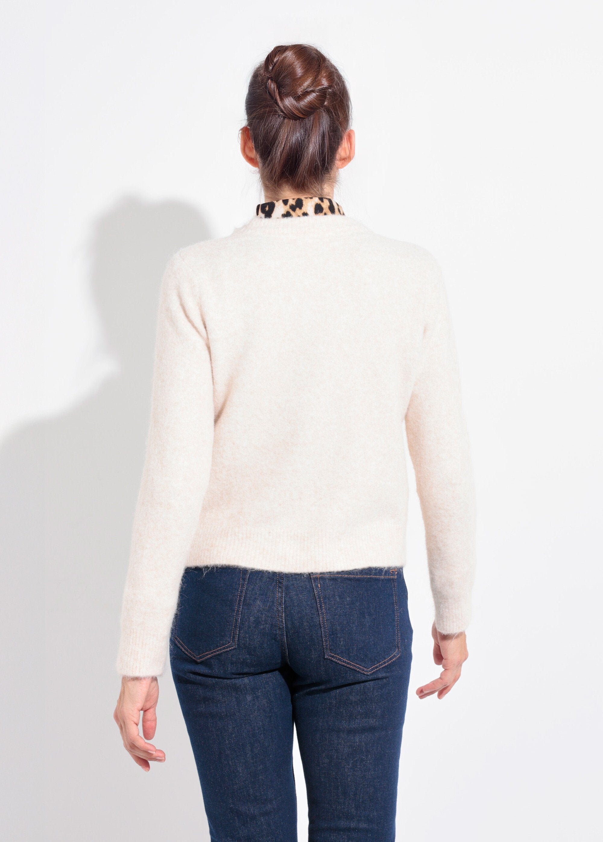 Suéter_cálido_y_esponjoso_de_lana_con_cuello_redondo_Beige_DO1_slim