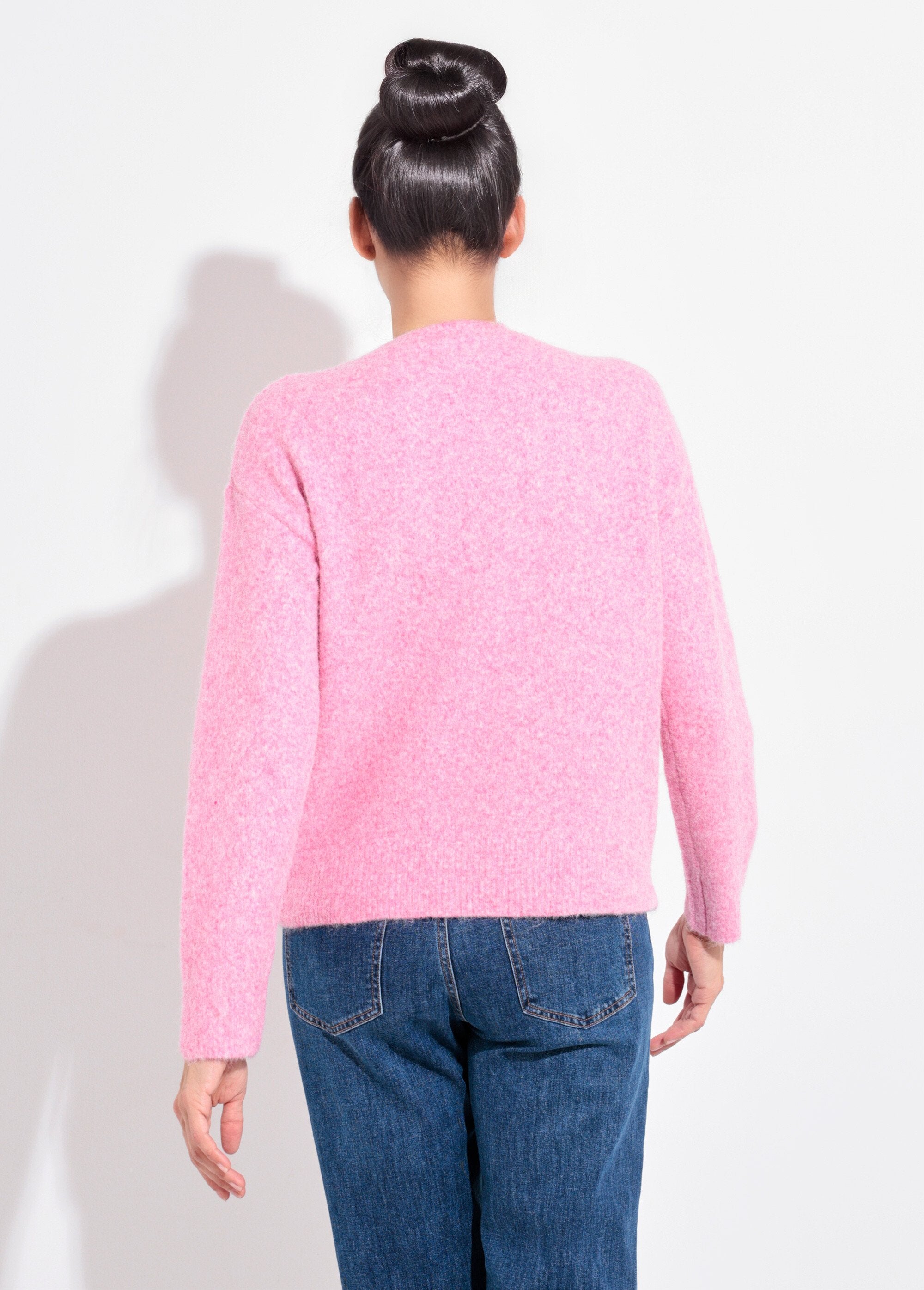 Suéter_de_cuello_redondo_con_detalle_de_patrón_de_lentejuelas._Rosa_DO1_slim