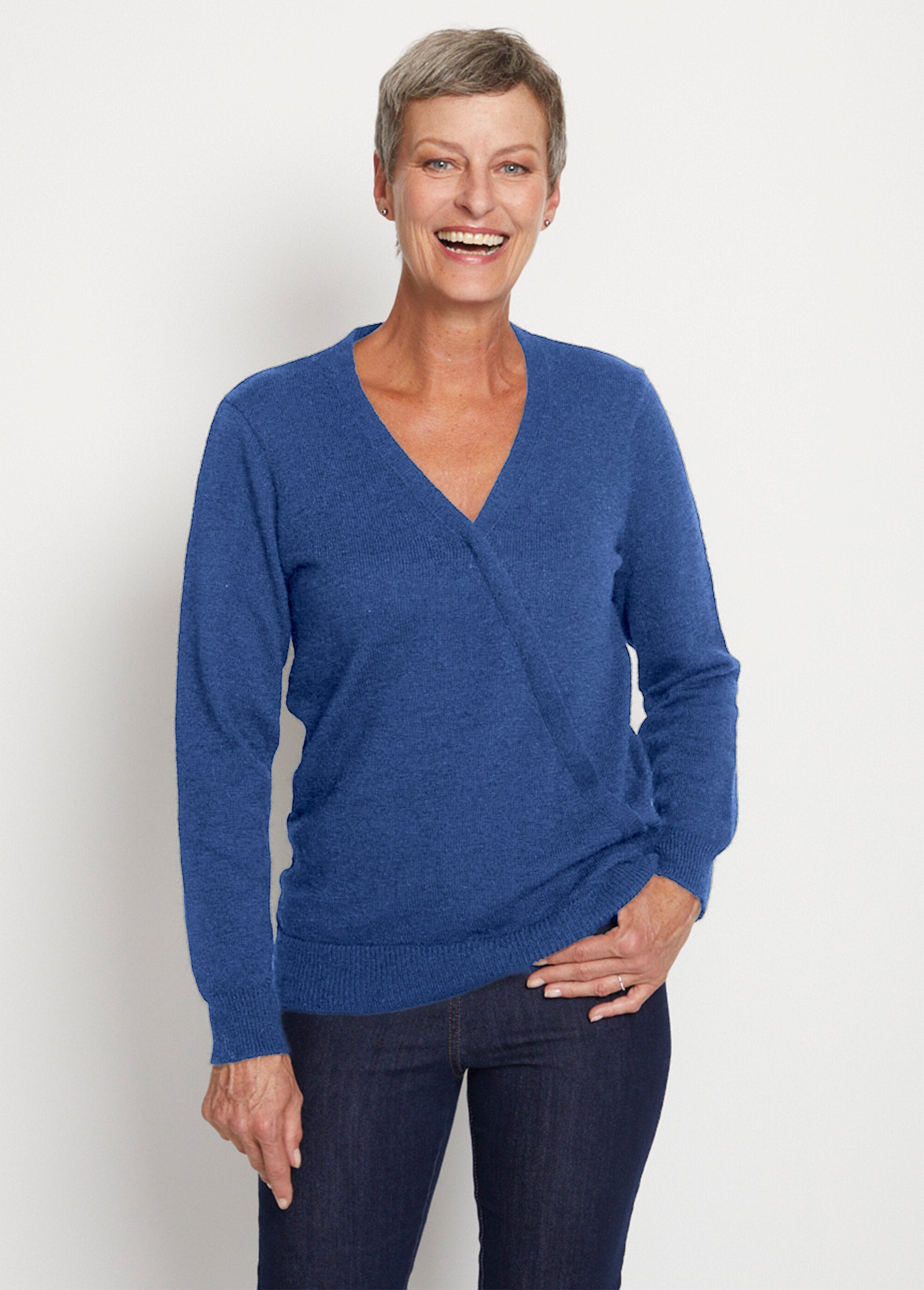 Jersey_con_efecto_envolvente_azul_duro_FA1_slim
