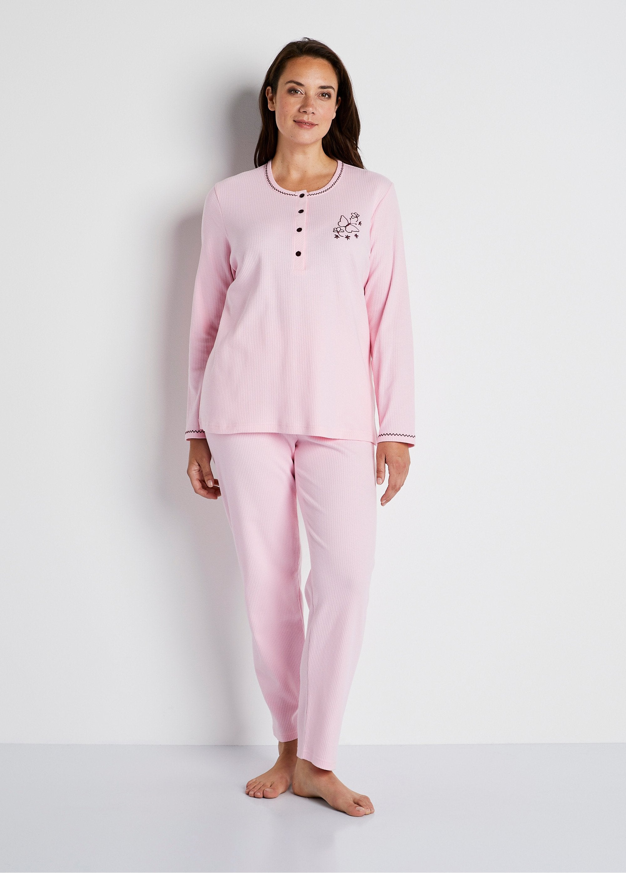 Pijamas_bordados_Rosa_FA1_curvy