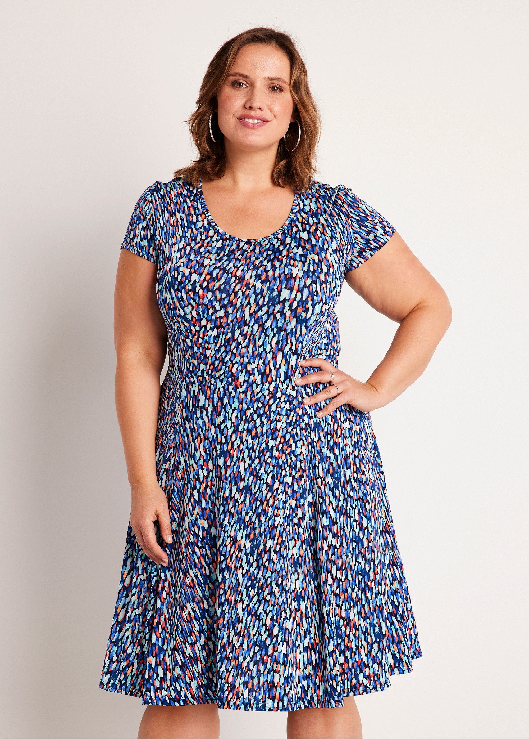 Vestido_corto_evasé_curvado_diablillo_azul_FA2_curvy