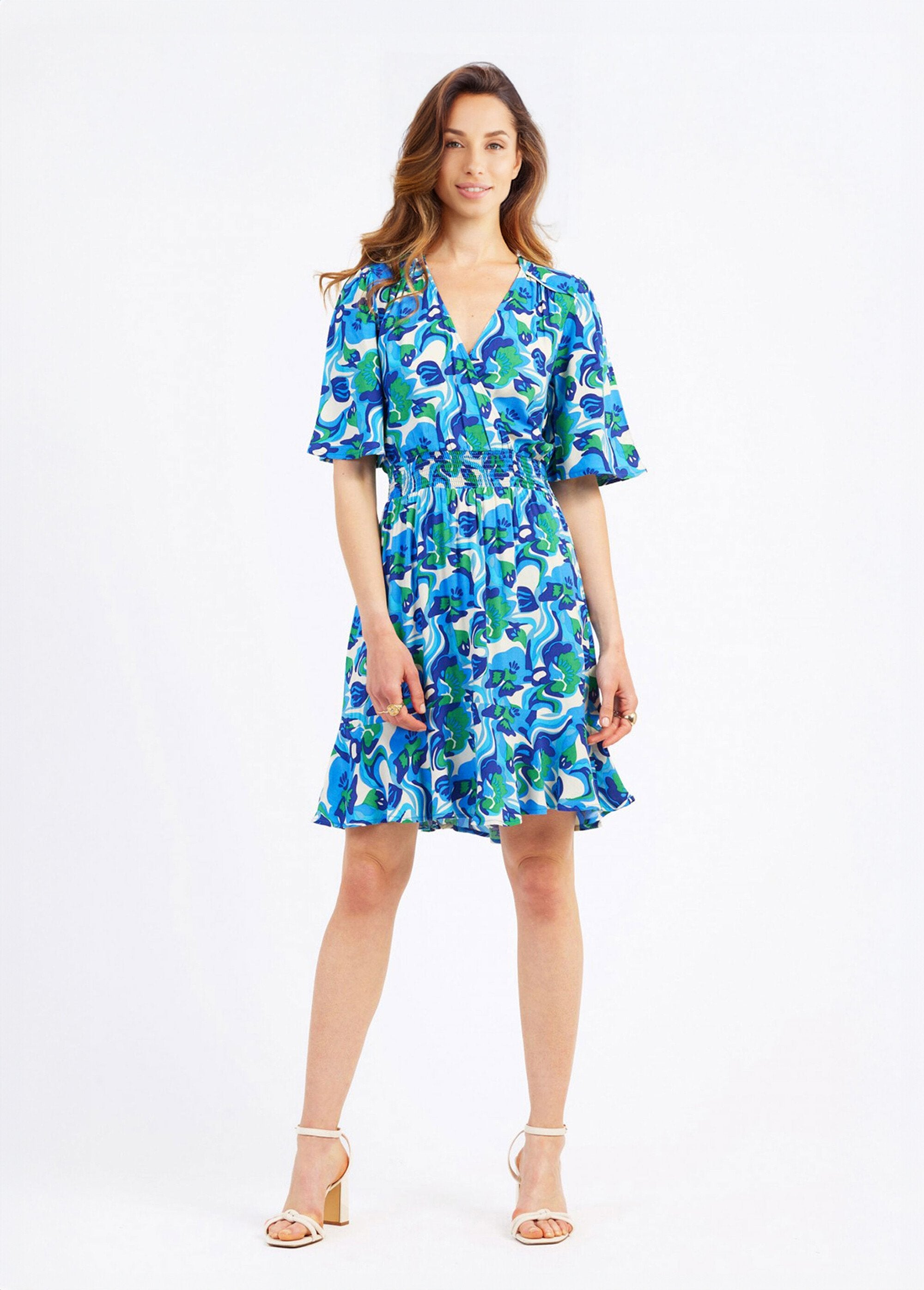 Vestido_corto_estampado_cintura_elástica_Impresiones_azules_FA1_slim