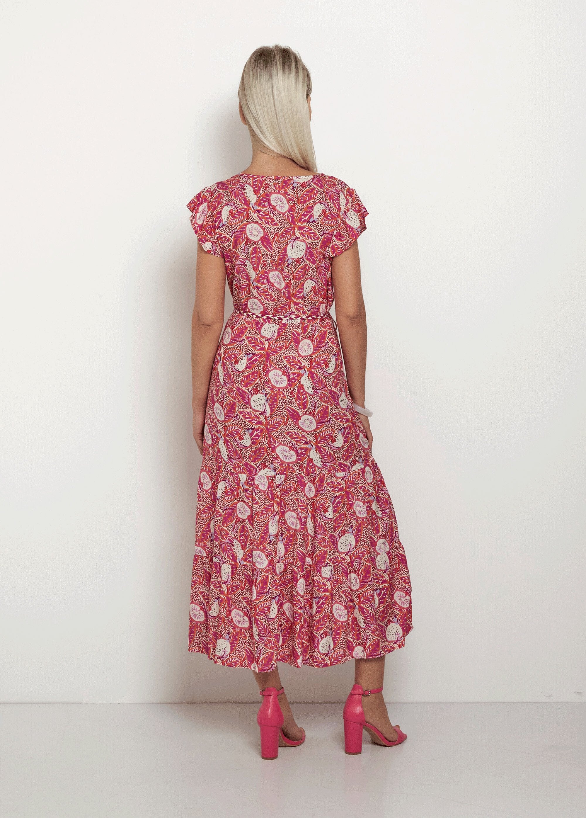 Vestido_largo_estampado_con_volantes_y_escote_en_pico_rosa_y_naranja_DO1_slim