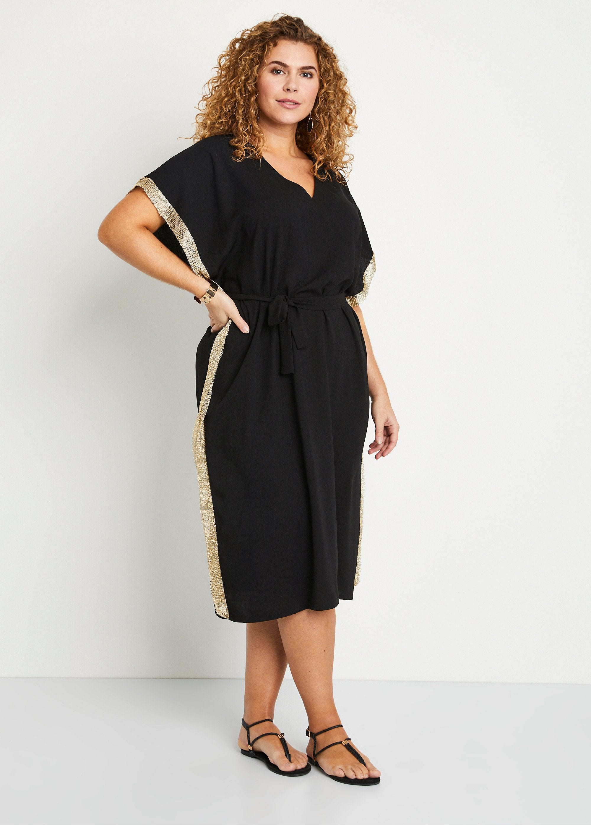 Vestido_midi_liso_holgado_negro_con_escote_en_pico_Negro_FA1_curvy