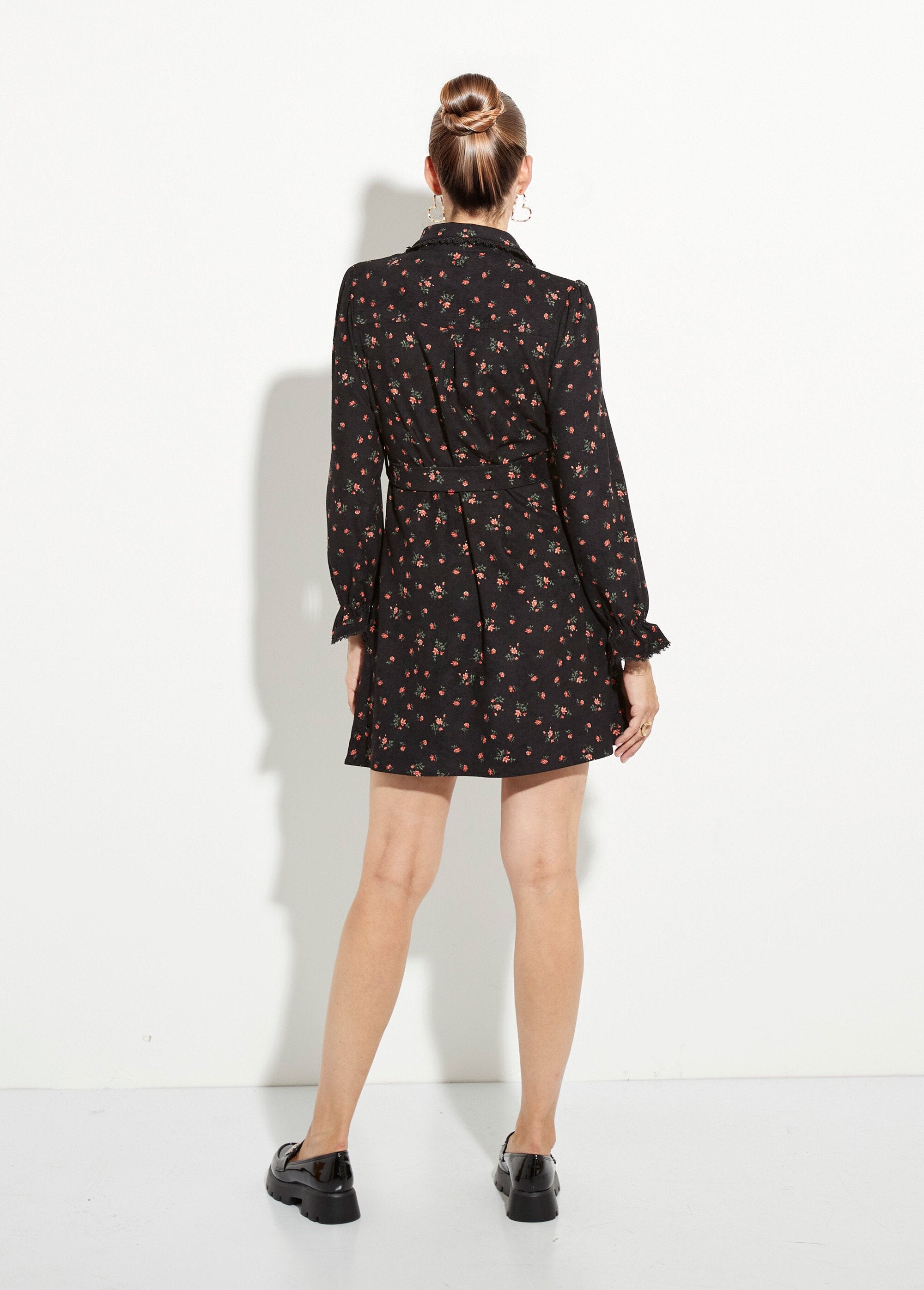 Vestido_de_terciopelo_con_estampado_de_rosas_Impresión_en_negro__DO1_slim