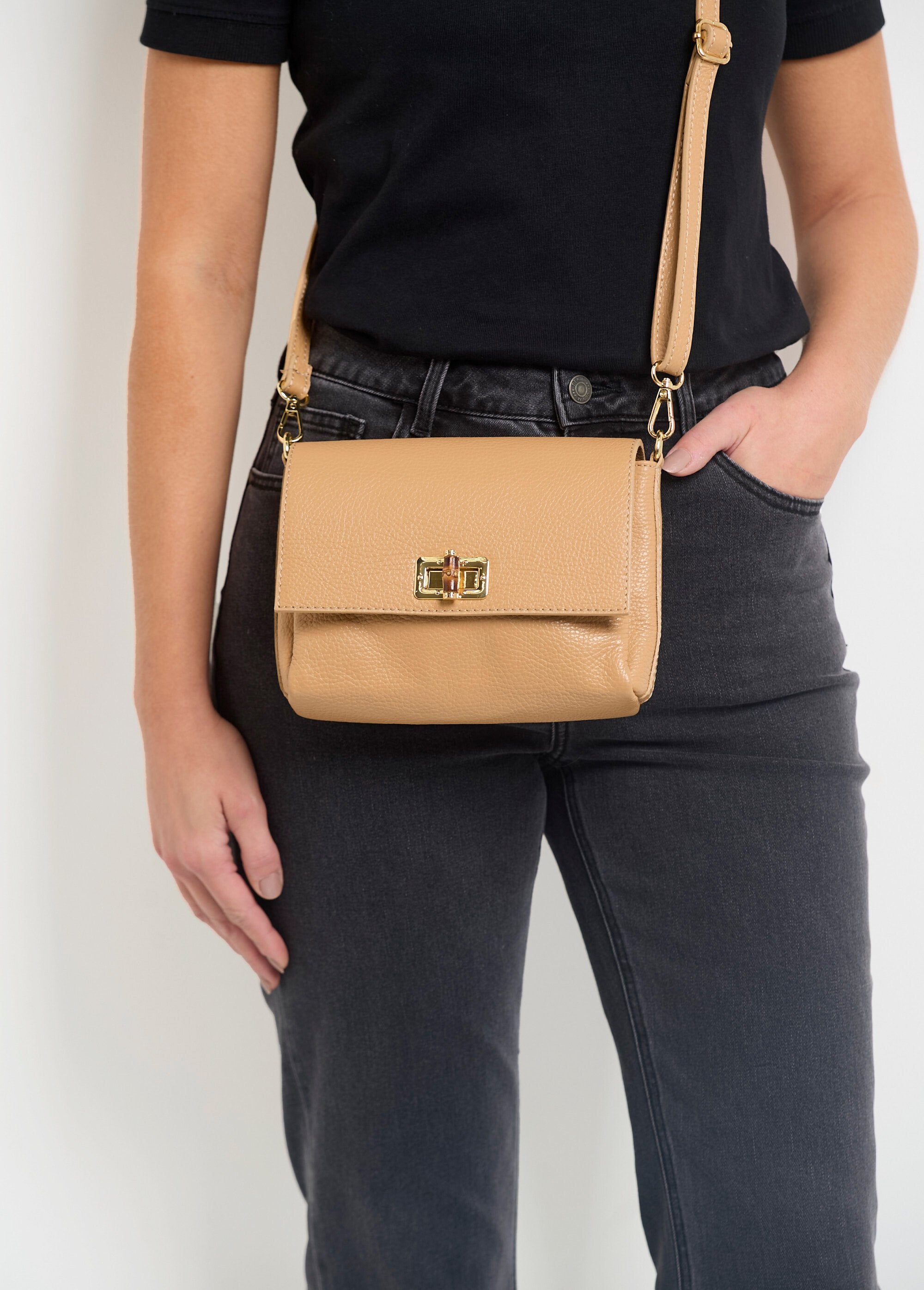 Bolso_de_piel_con_cierre_joya_Beige_FA1_slim