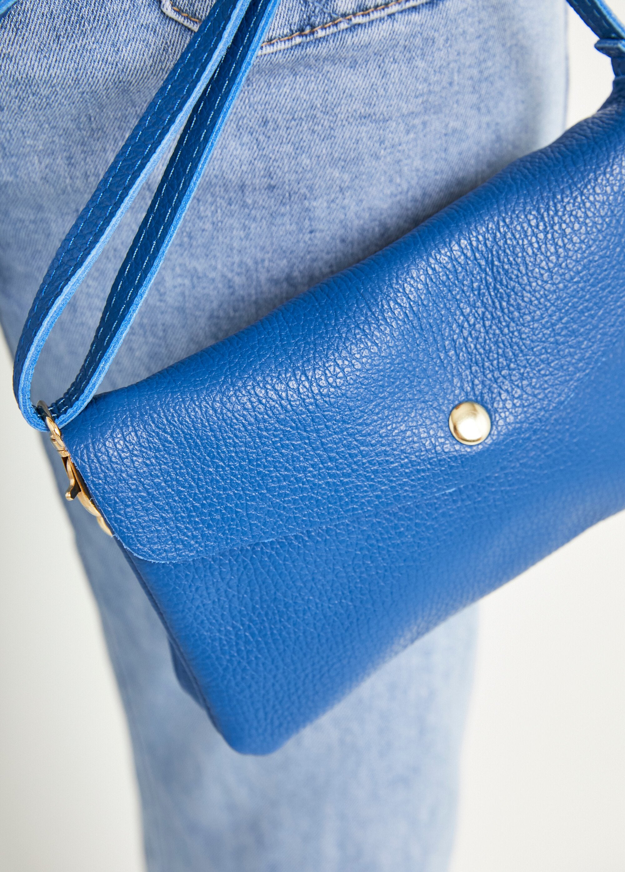 Bolso_de_piel_granulada_Bleu_roi_DE1_slim