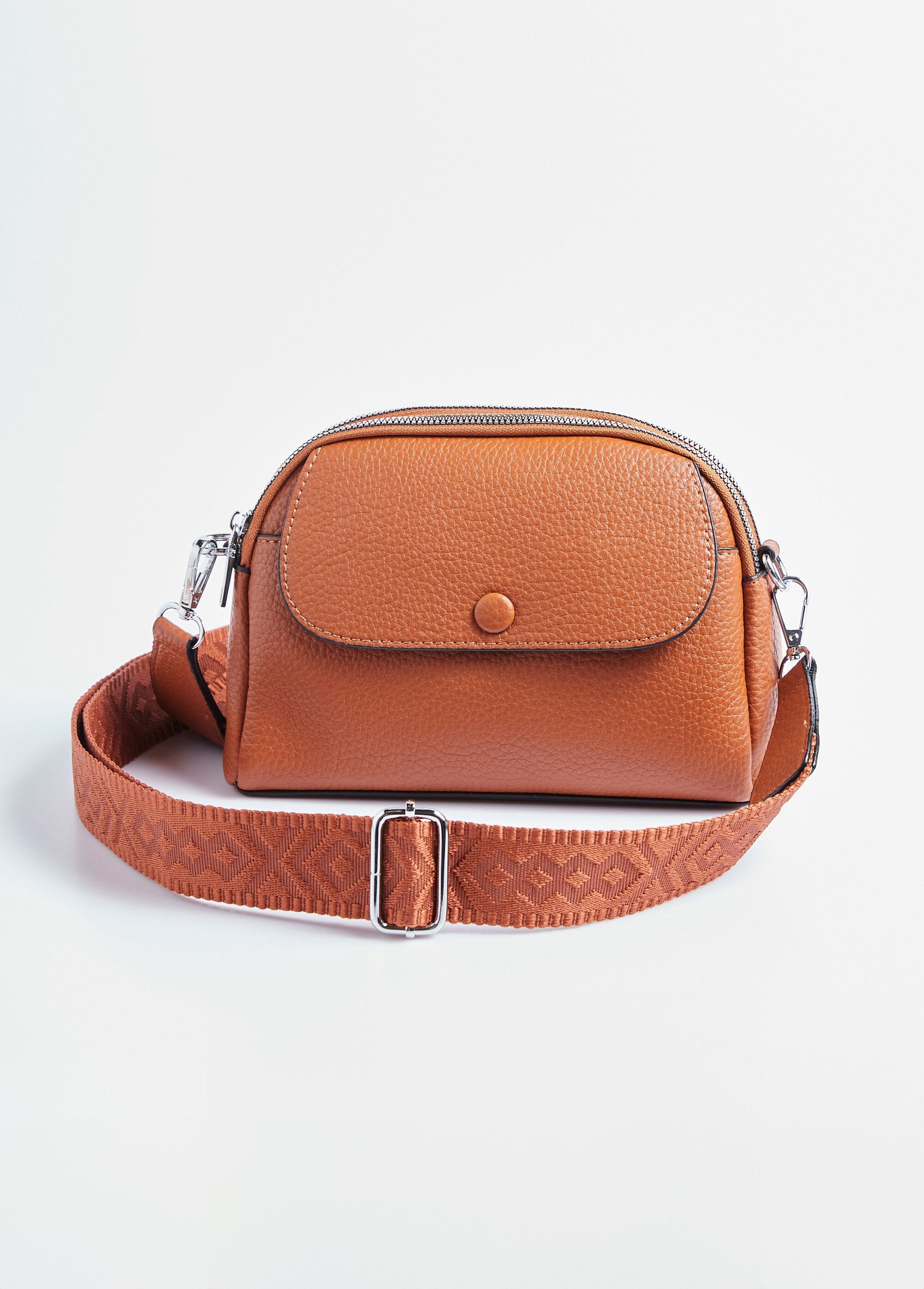 Bolso_de_piel_sintética_granulada_con_bandolera_camello_FA1_slim