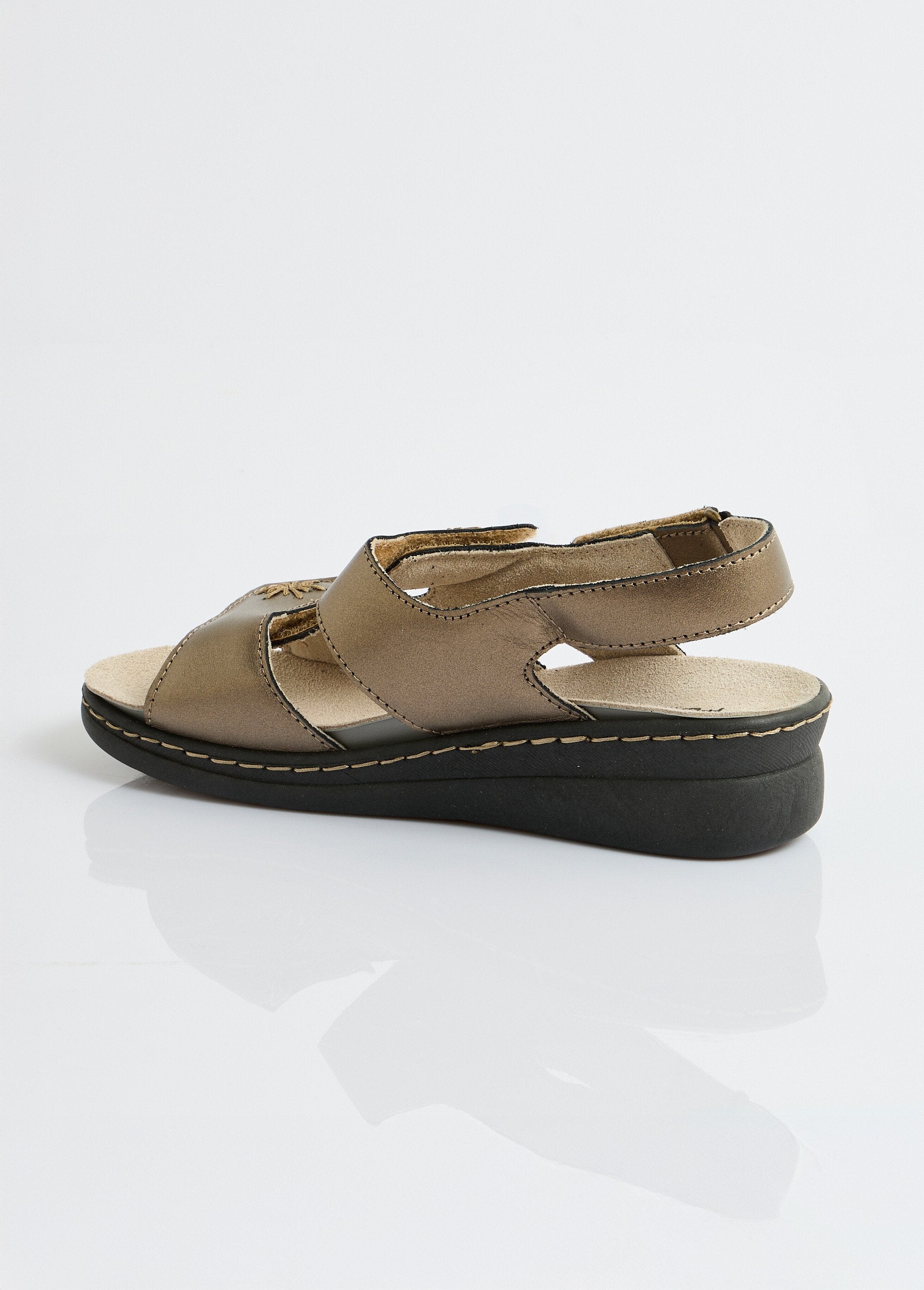 Sandalias_anchas_de_piel_bordadas_Bronce_DO1_slim